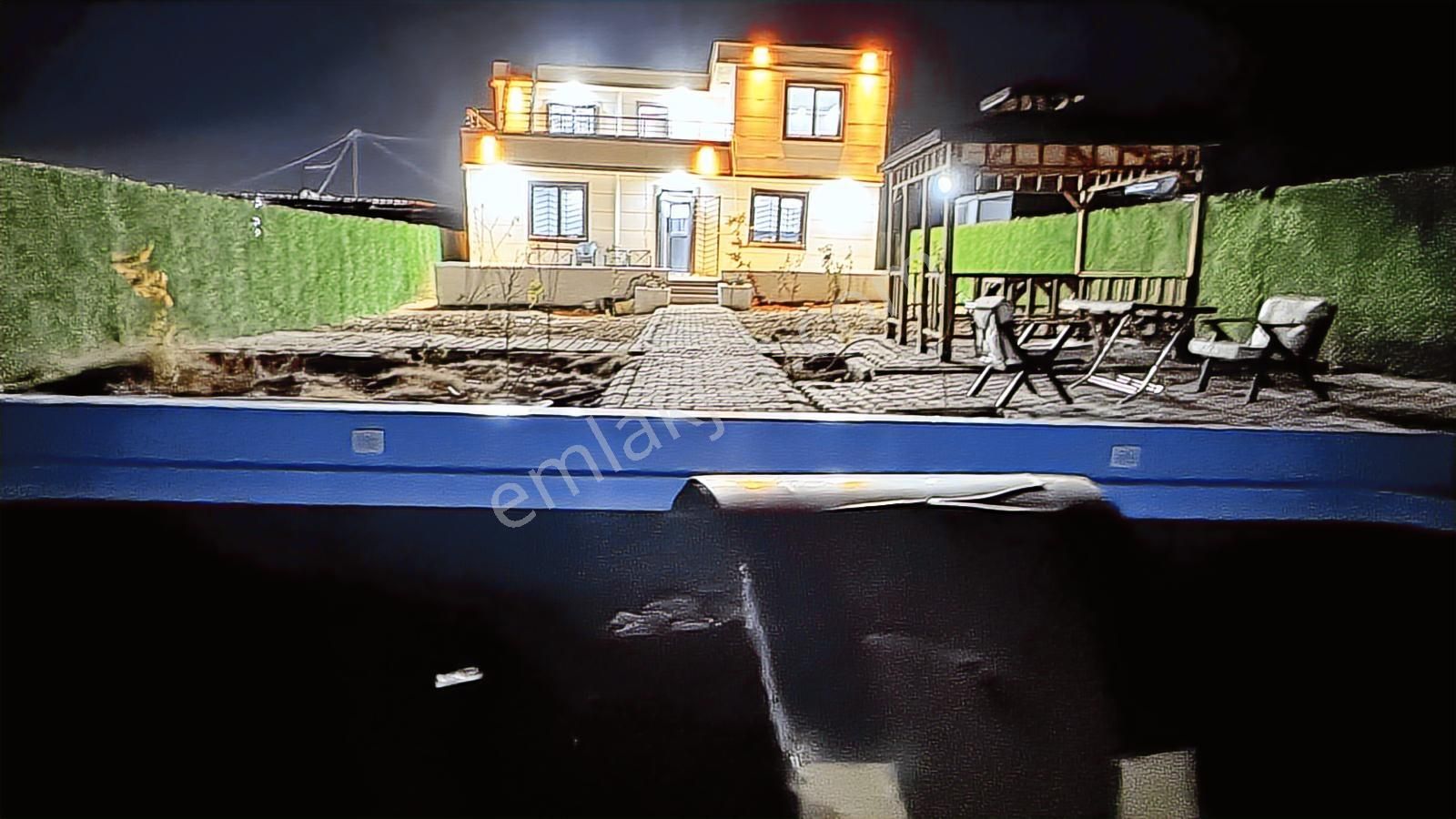 World İlkevim'den Küçük Akziyaret Kiracılı Havuzlu Satılık Villa - Görsel 20