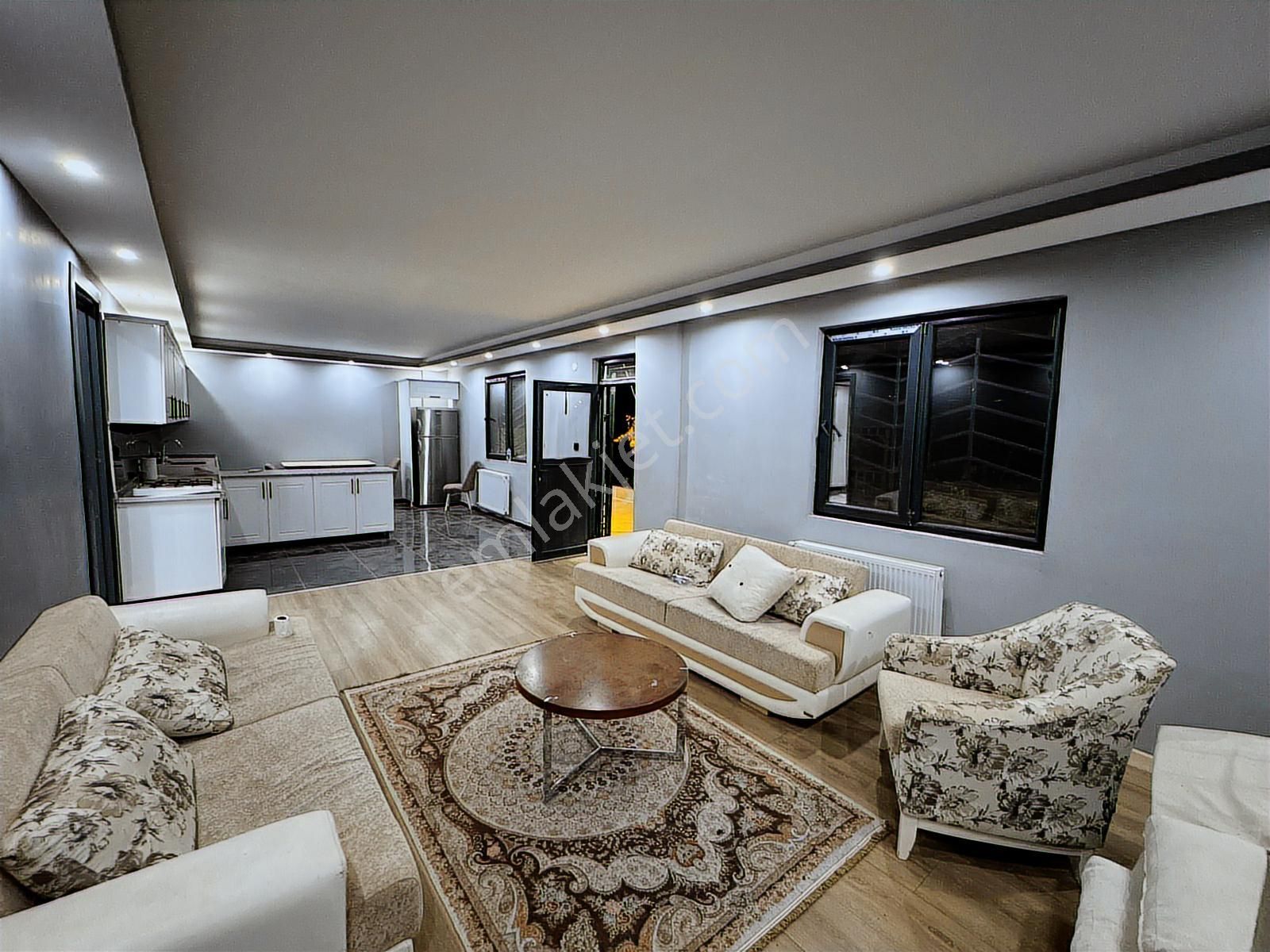 World İlkevim'den Küçük Akziyaret Kiracılı Havuzlu Satılık Villa - Görsel 11