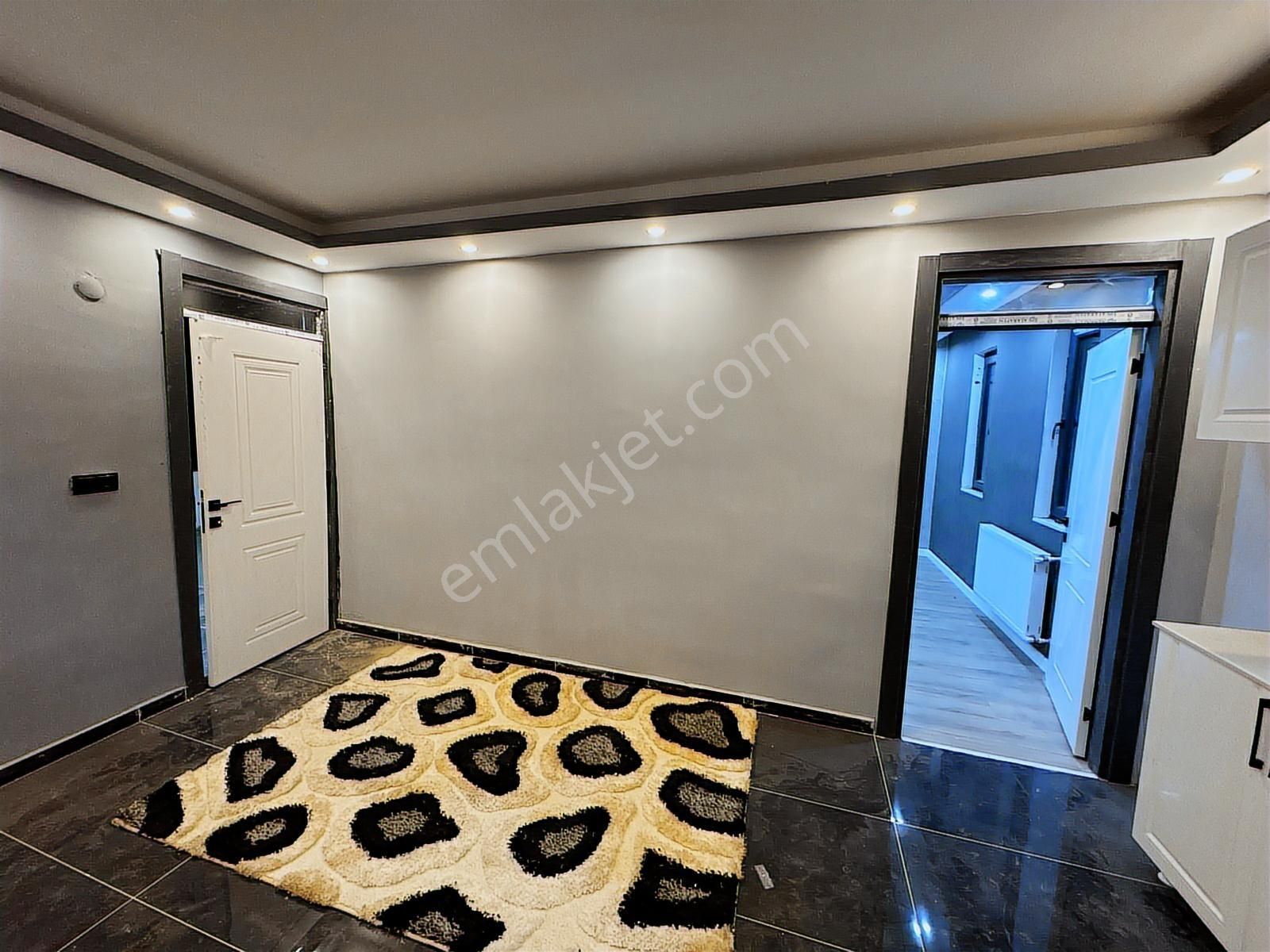 World İlkevim'den Küçük Akziyaret Kiracılı Havuzlu Satılık Villa - Görsel 12