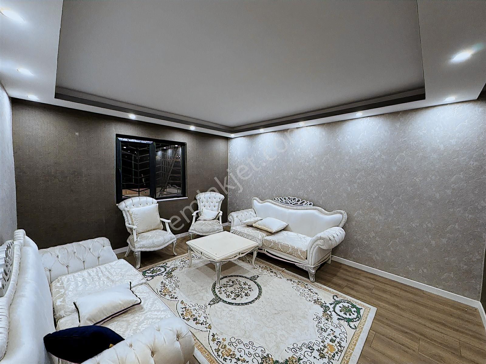 World İlkevim'den Küçük Akziyaret Kiracılı Havuzlu Satılık Villa - Görsel 3