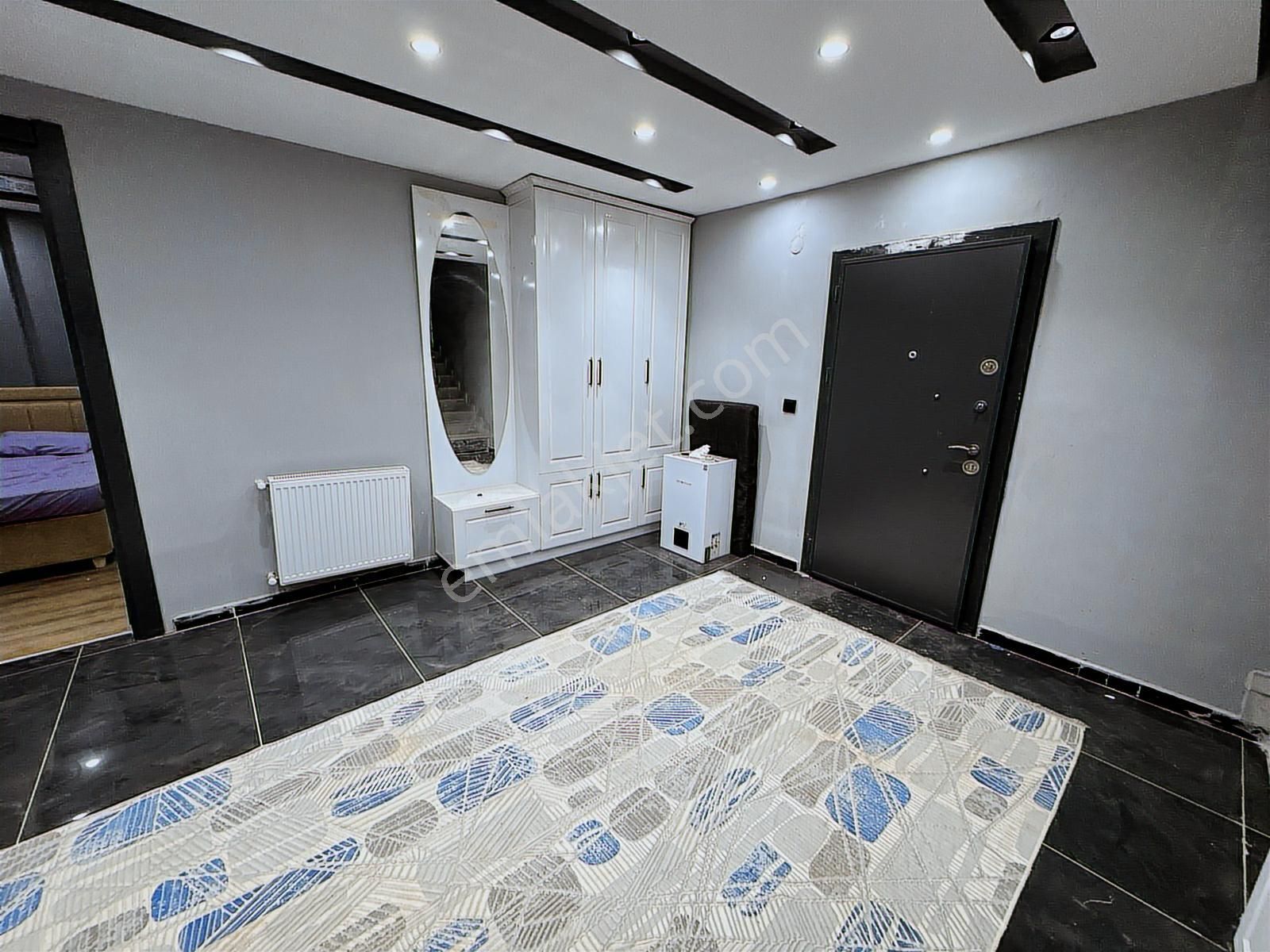 World İlkevim'den Küçük Akziyaret Kiracılı Havuzlu Satılık Villa - Görsel 10