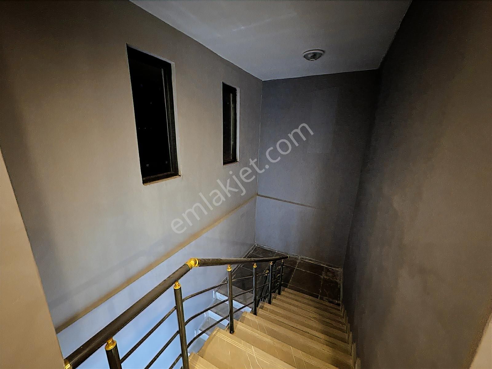 World İlkevim'den Küçük Akziyaret Kiracılı Havuzlu Satılık Villa - Görsel 7