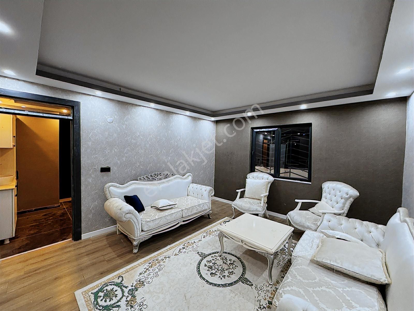 World İlkevim'den Küçük Akziyaret Kiracılı Havuzlu Satılık Villa - Görsel 6