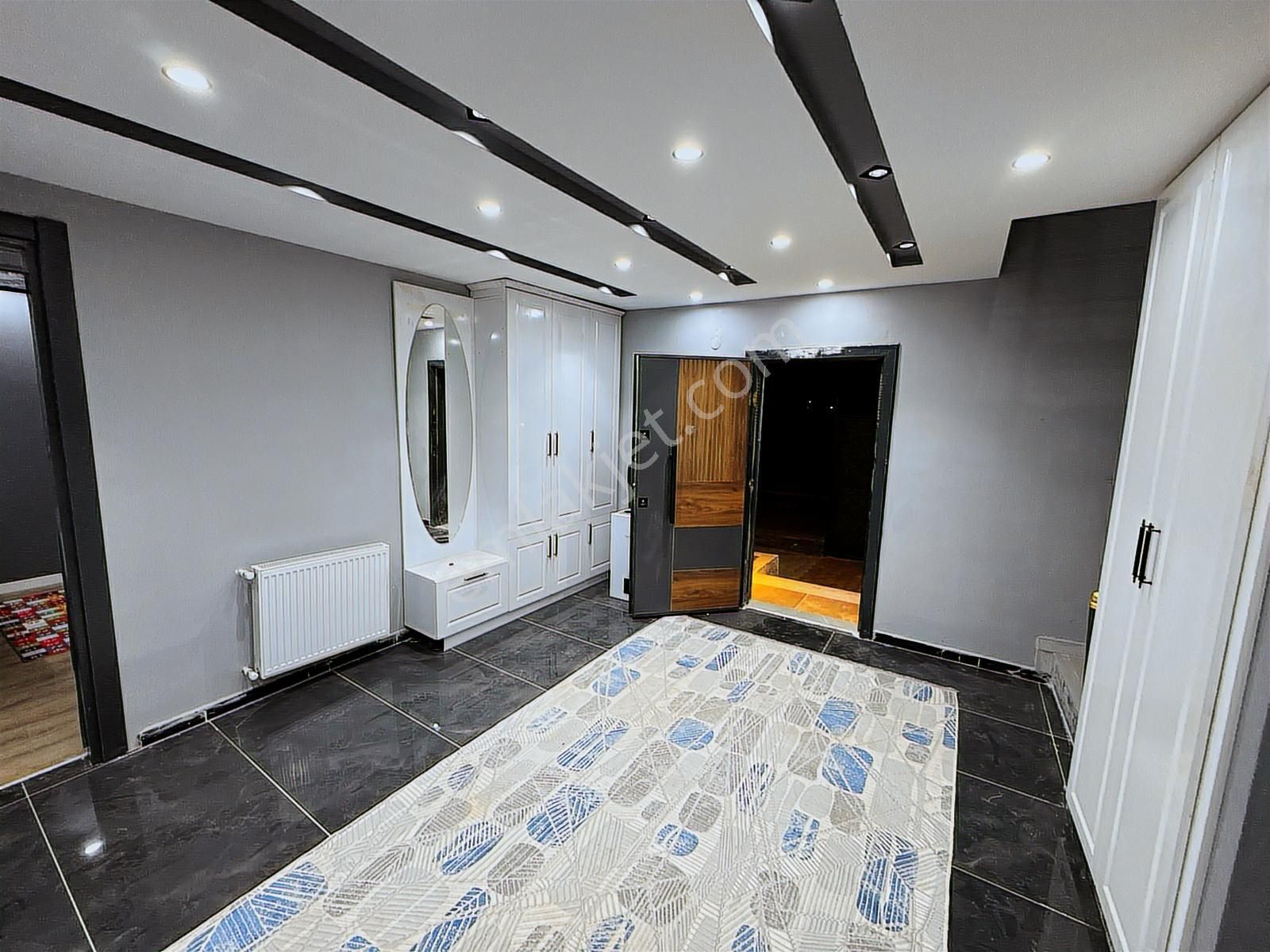 World İlkevim'den Küçük Akziyaret Kiracılı Havuzlu Satılık Villa - Görsel 24