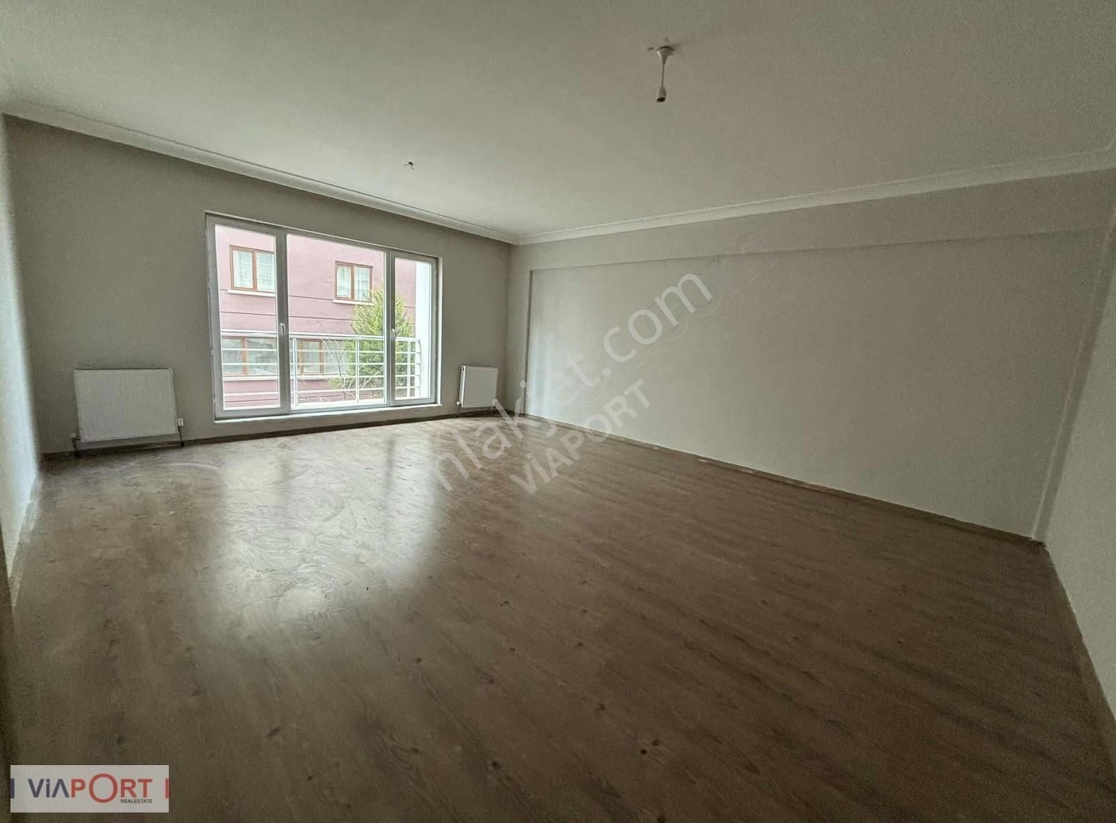 Ahimesut Mah 3+1 Ebeveyn Ban. Kilerli 1. Katta Site İçeriside