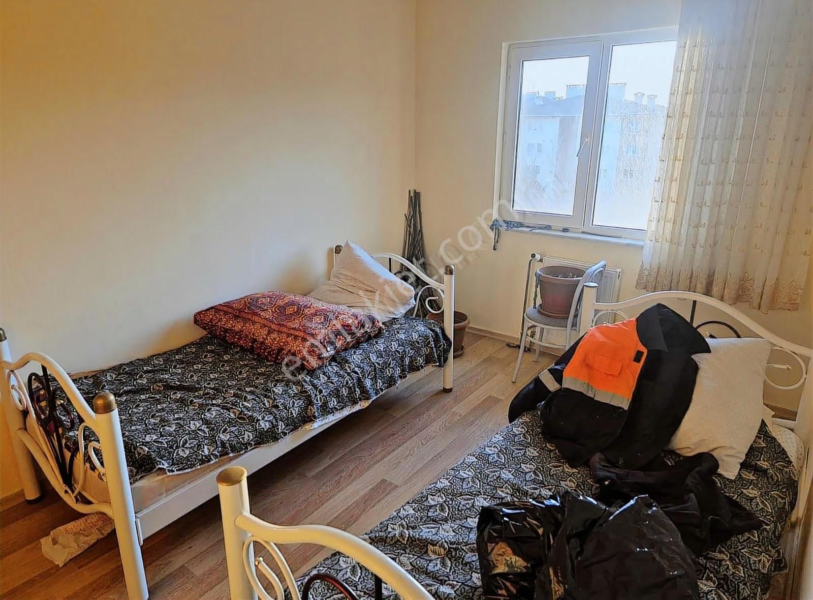 İpekyolu Yapı Emlak'tan Acilll Ara Kat Daire - Görsel 2