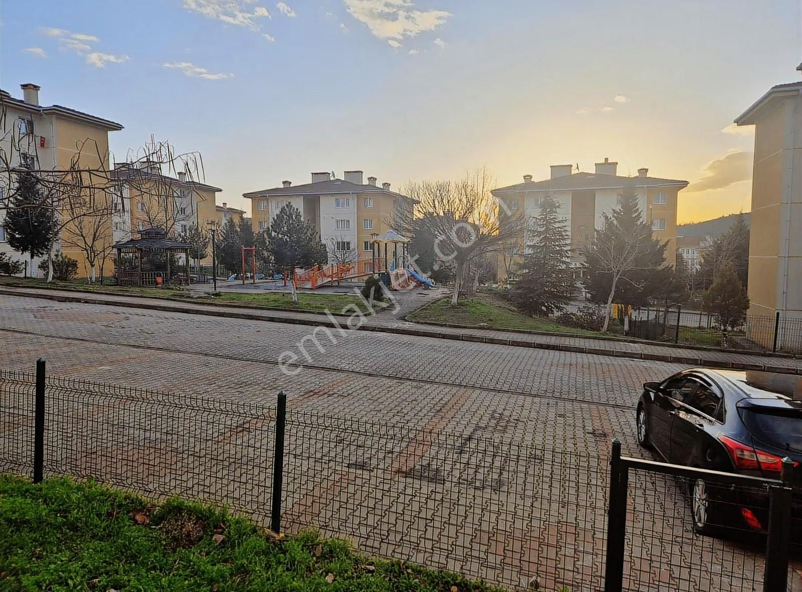 İpekyolu Yapı Emlak'tan Acilll Ara Kat Daire - Görsel 3