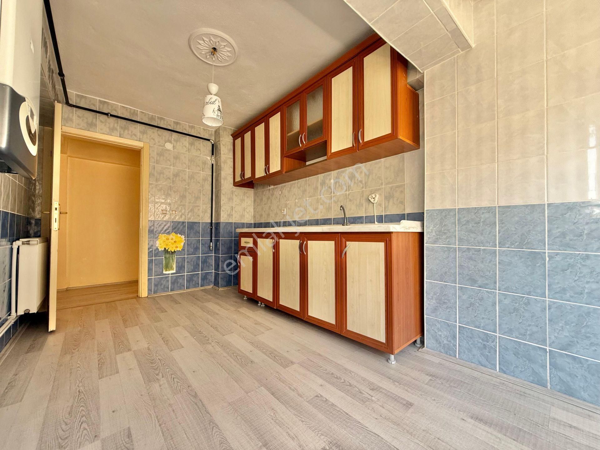 Kalecik Emlak'tan Fatih Mahallesin'de Ara Kat'da Güney Cpehe 3+1 - Görsel 2