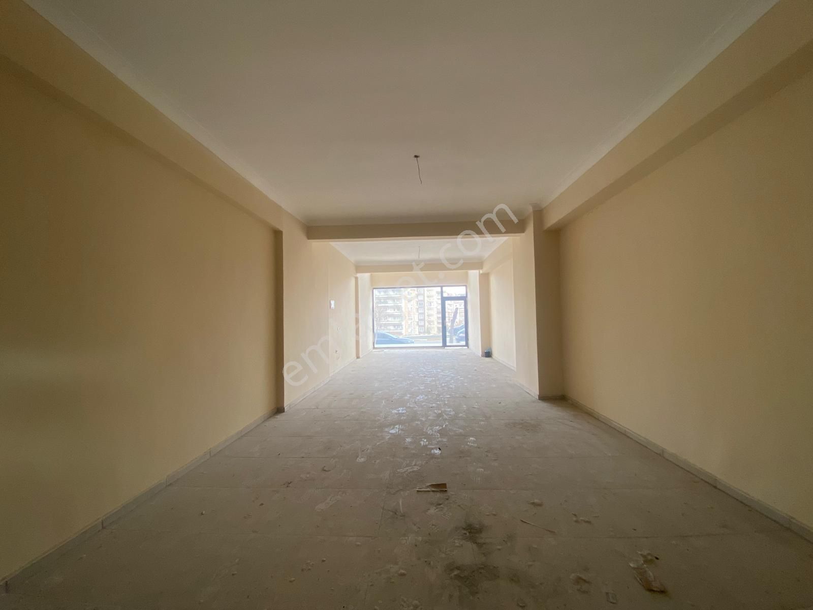 World İlkevim'den Karaköprü Karşıyaka'da Geniş Satılık Dükkan - Görsel 4