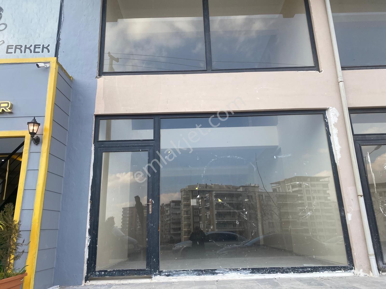 World İlkevim'den Karaköprü Karşıyaka'da Geniş Satılık Dükkan - Görsel 3