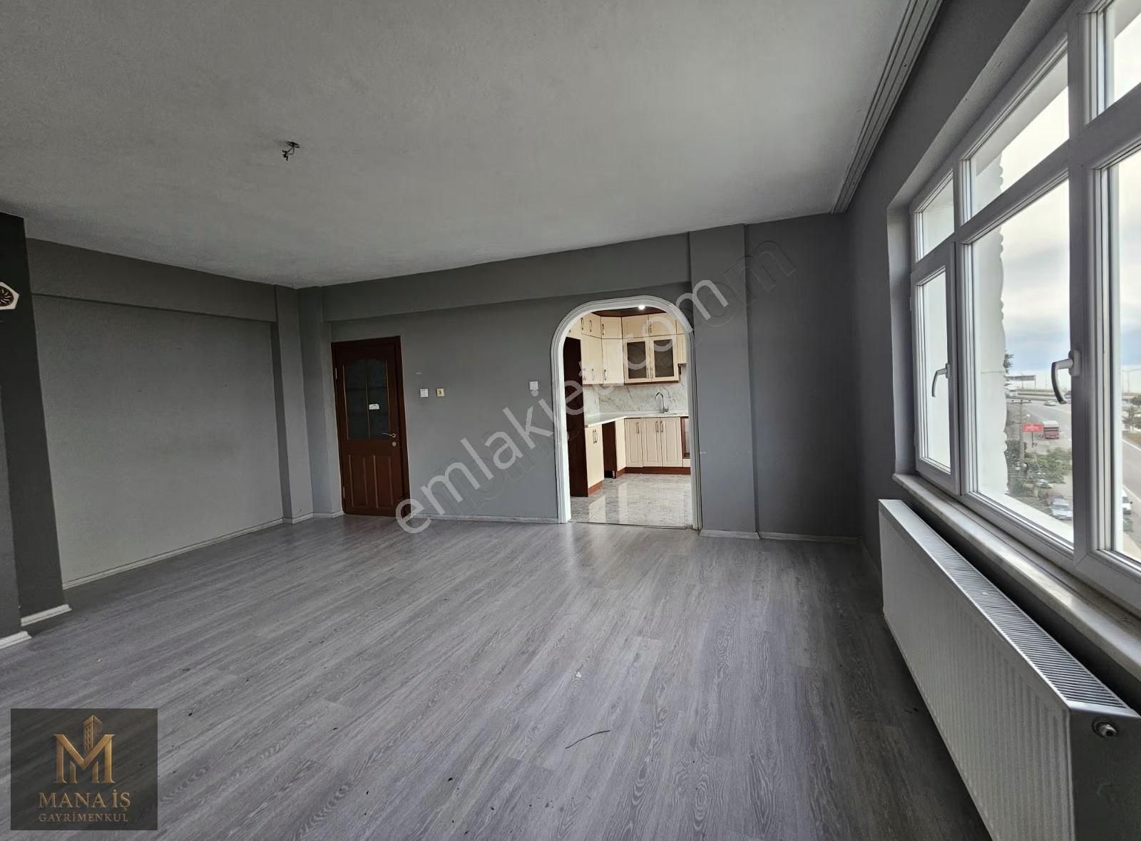 Mânâ İş Gayrimenkul Sahilde 3+1 Kiralık Daire