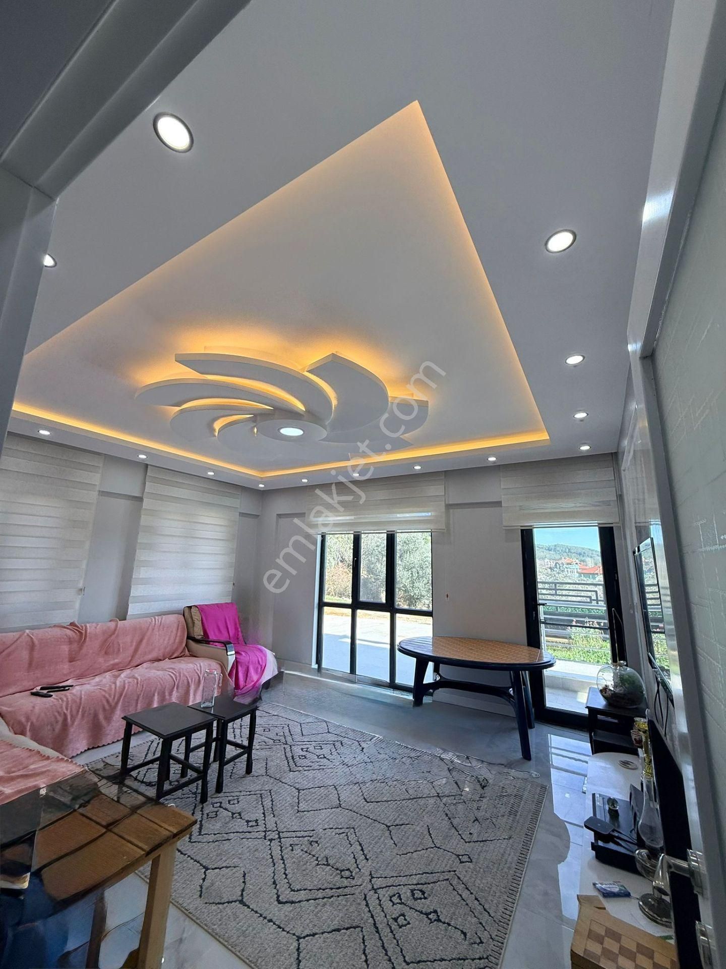 Muğla Ula Kızılağaçta Geniş Arsa Paylı 3+1 Satılık Daire