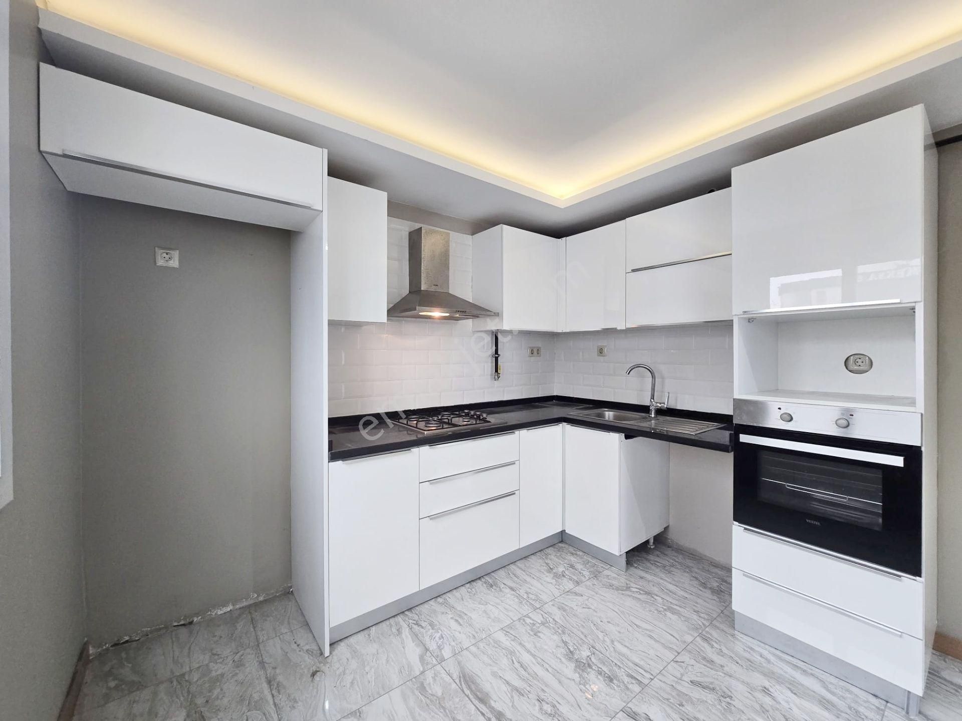 Gürselpaşa'da Akgül Cami Civ.hasarsız Raporlu 2 Bloklu Site İçi Oturma Odası Mutfaklı Cazip Fırsat