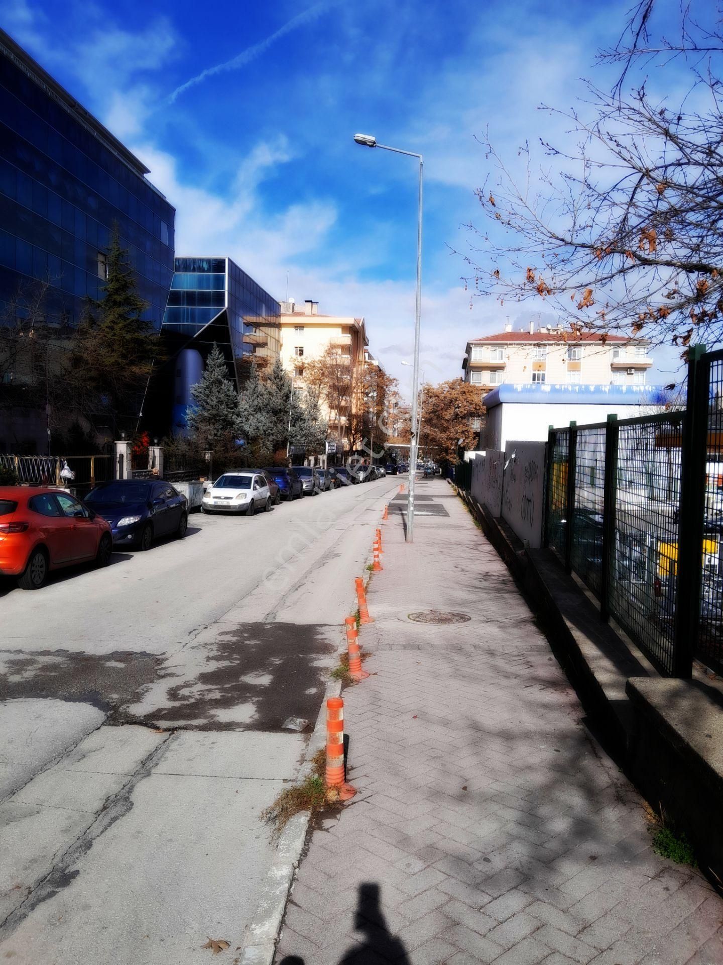 Kolej Metrosu Yakını Kiralık 3+1 Ön Cephe Daire - Görsel 27