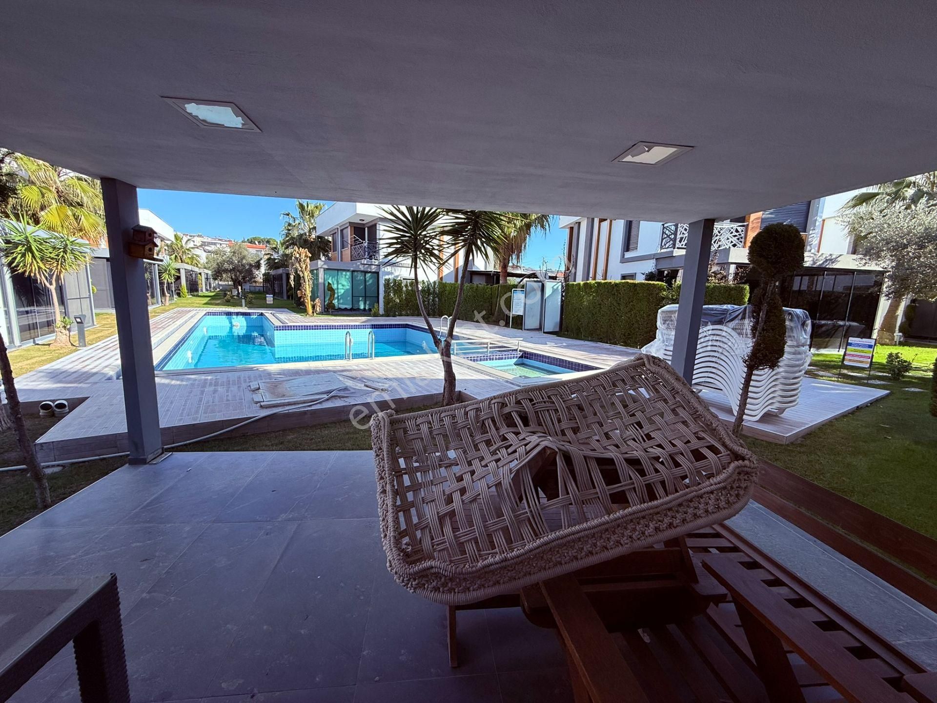 Kuşadasında Satılık 3+1 Havuz Başı Müstakil Villa - Görsel 17