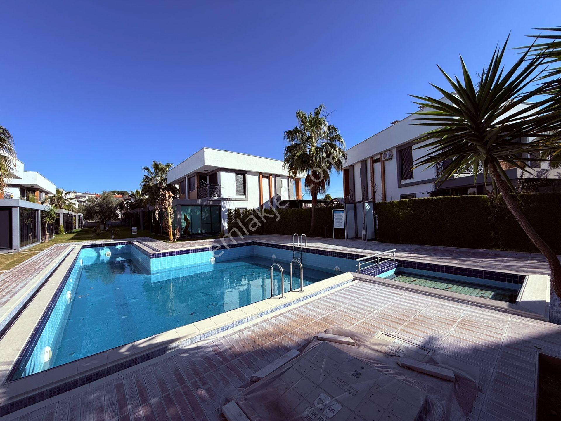 Kuşadasında Satılık 3+1 Havuz Başı Müstakil Villa - Görsel 10