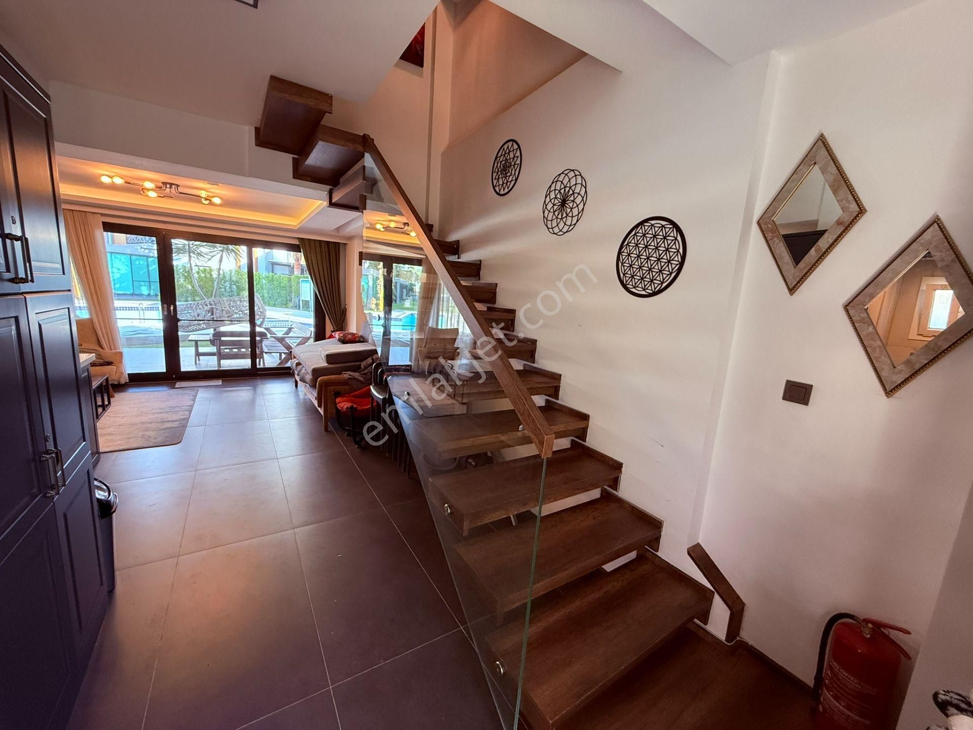 Kuşadasında Satılık 3+1 Havuz Başı Müstakil Villa - Görsel 12