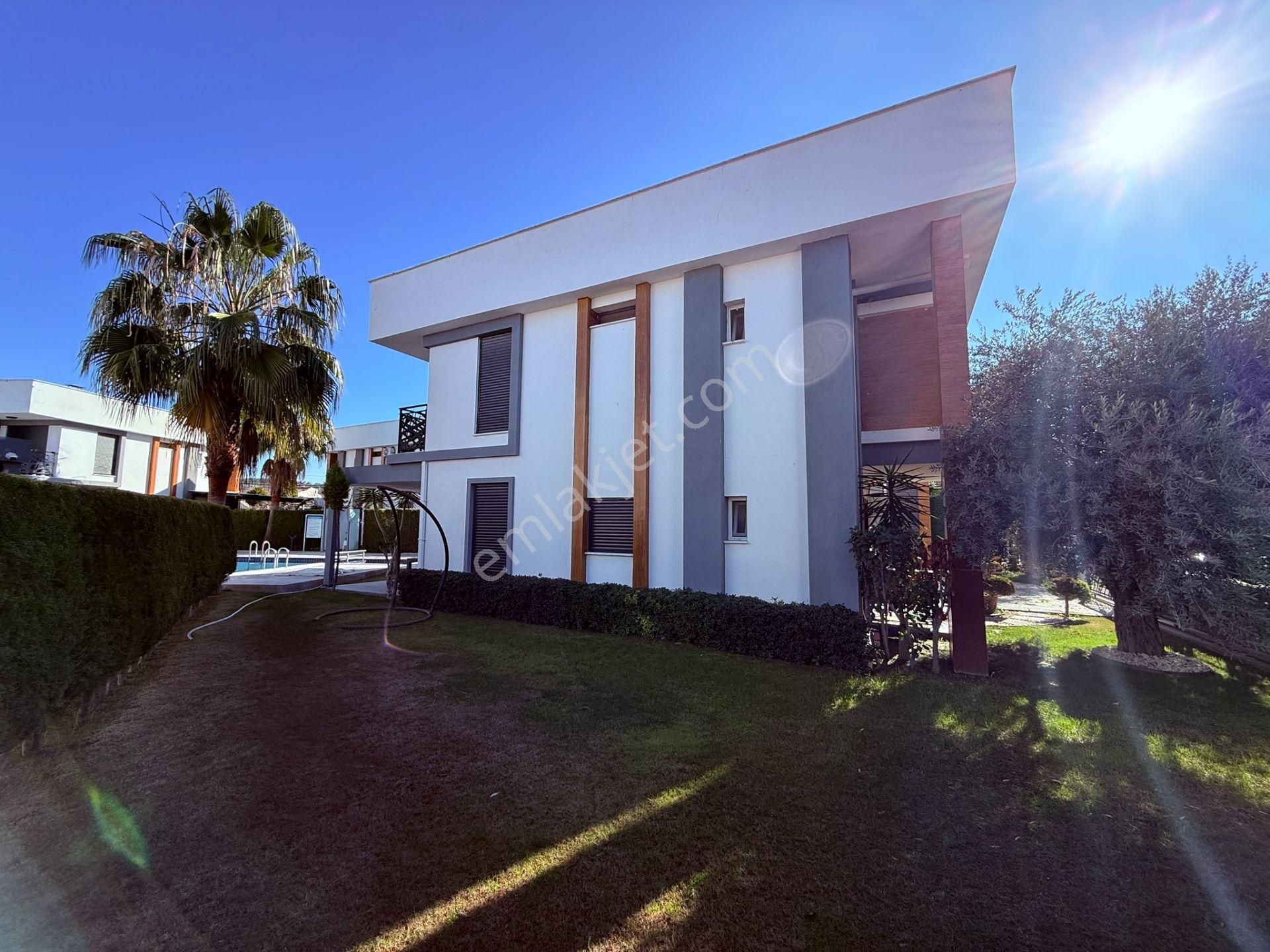 Kuşadasında Satılık 3+1 Havuz Başı Müstakil Villa - Görsel 8