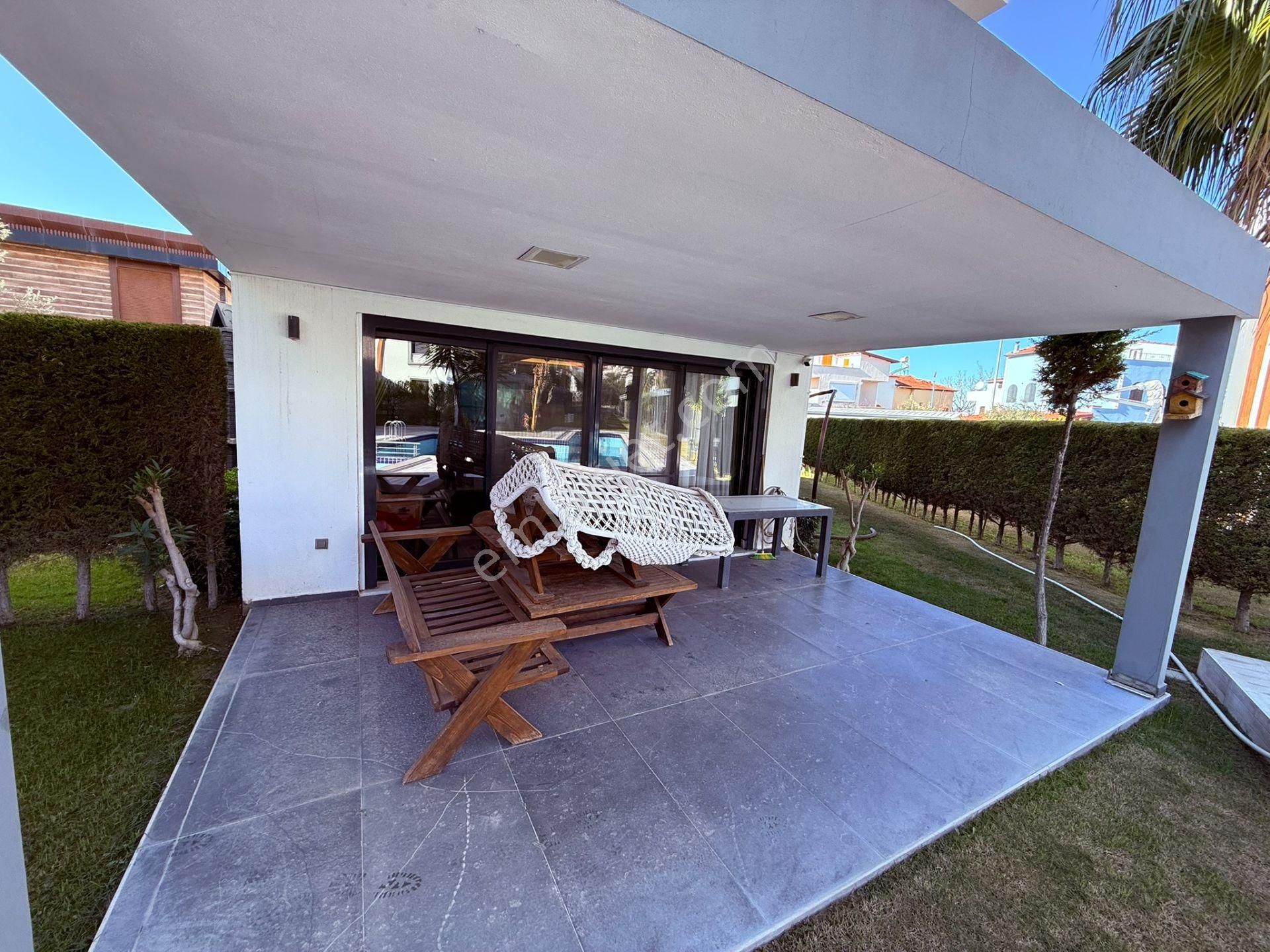 Kuşadasında Satılık 3+1 Havuz Başı Müstakil Villa - Görsel 11