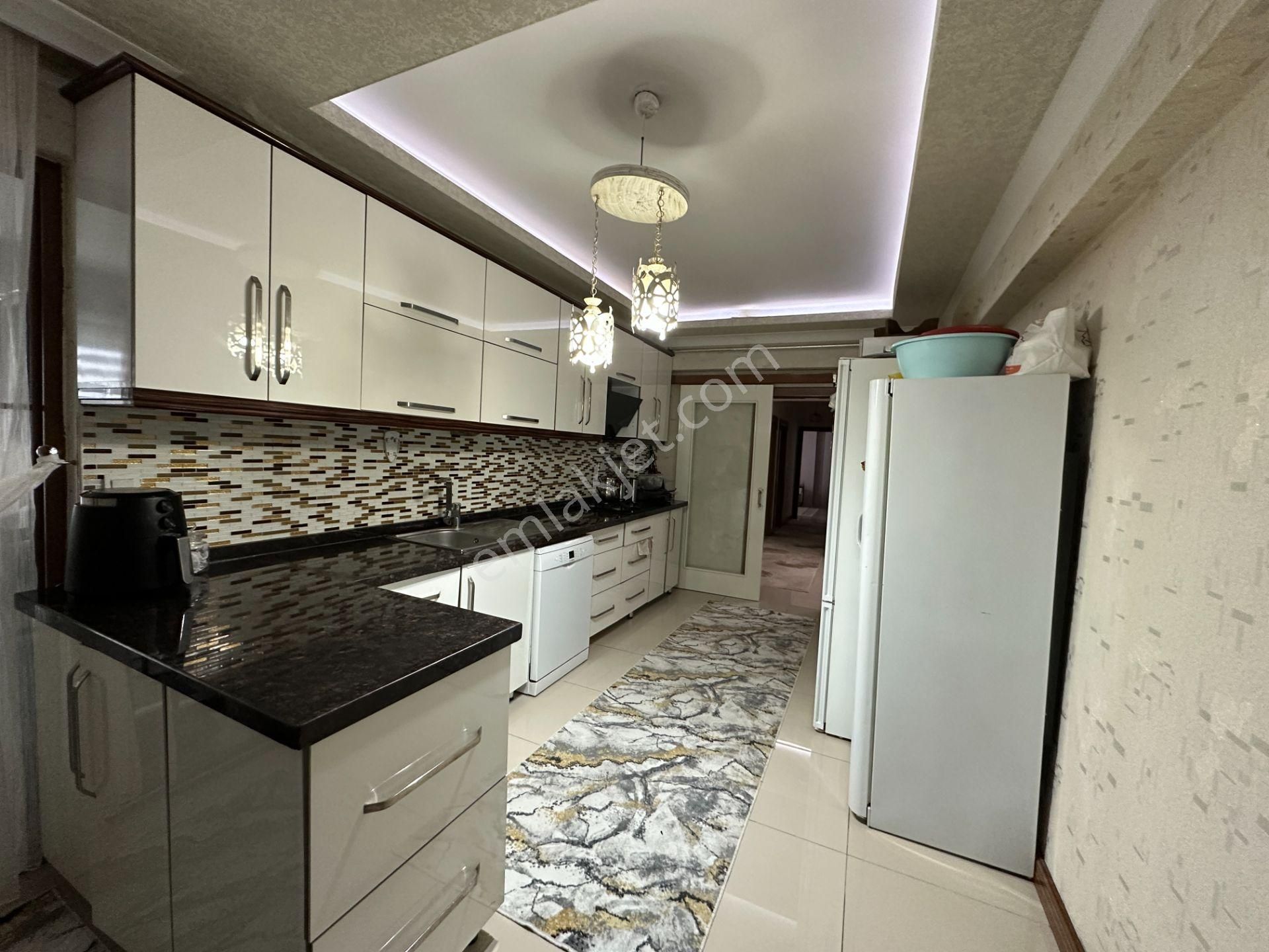 Kalecik Emlaktan Protokol Yol Yakını Modern Yapılı 4+1 195m² - Görsel 2