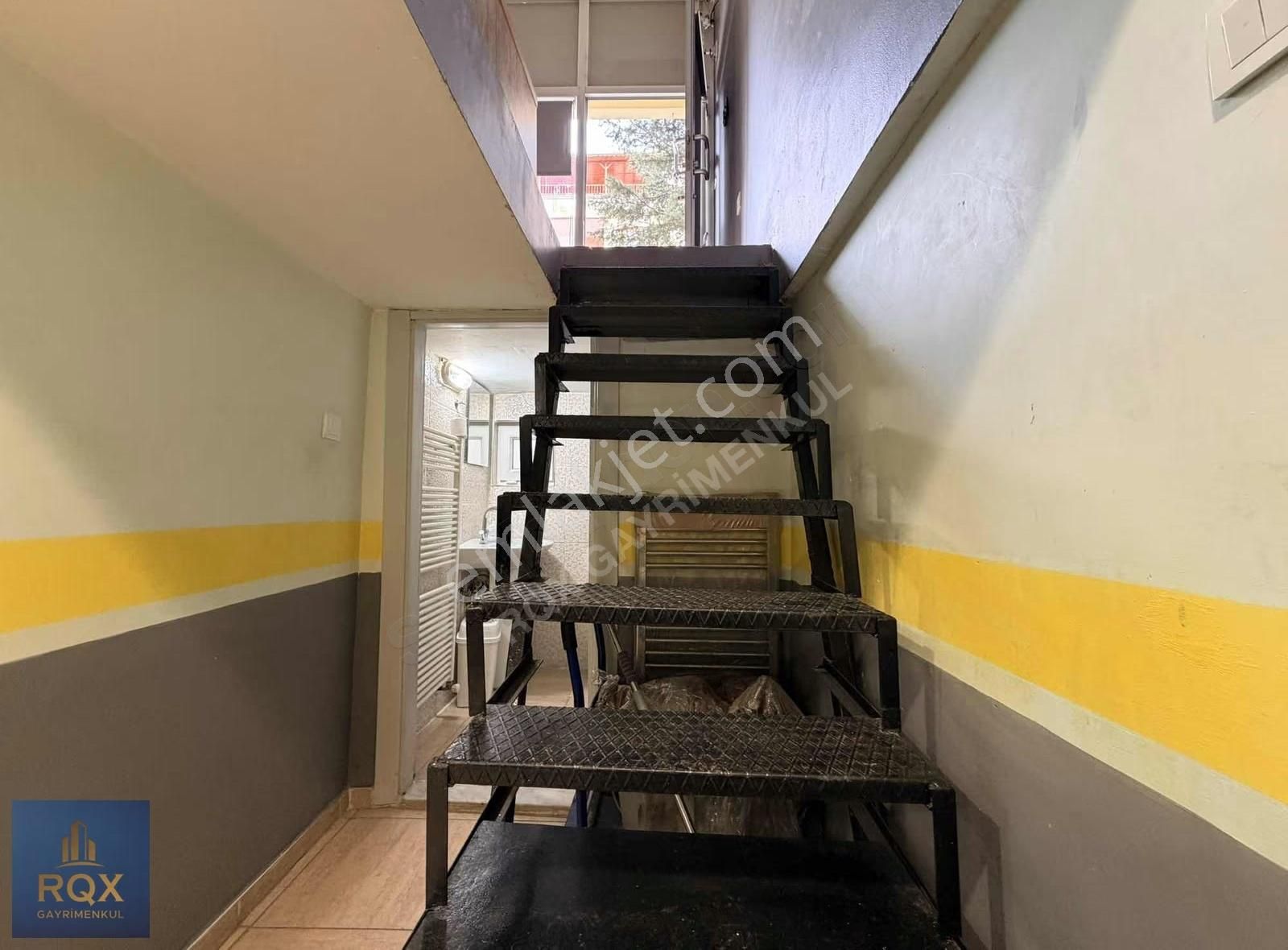 Topçu Mahallesinde Köşe Başı 18+36 M2 Masrafsız Satılık Dükkan - Görsel 9