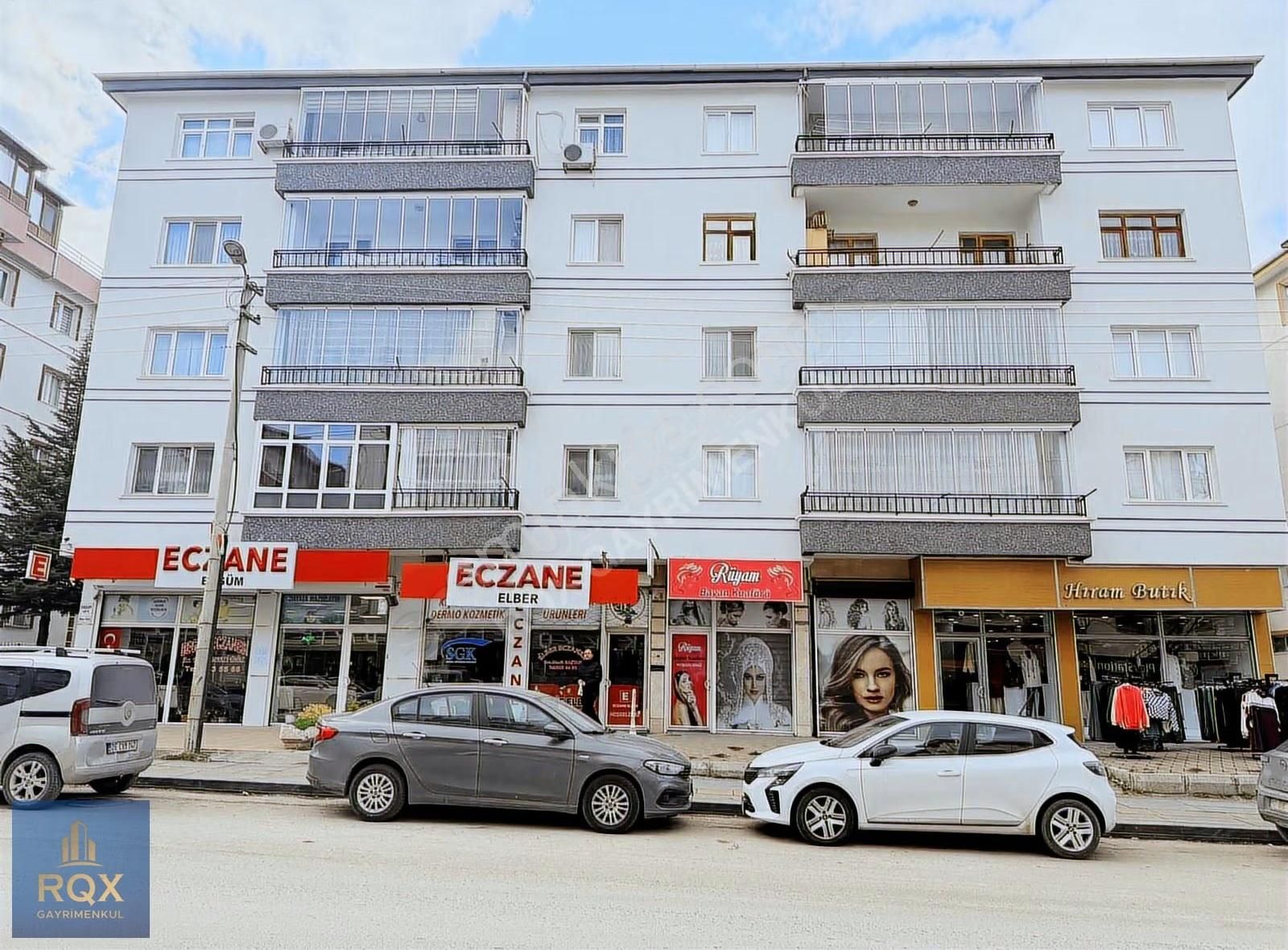 Pınarbaşında Cadde Üzeri Asansörlü Ara Kat Geniş 3+1 Daire