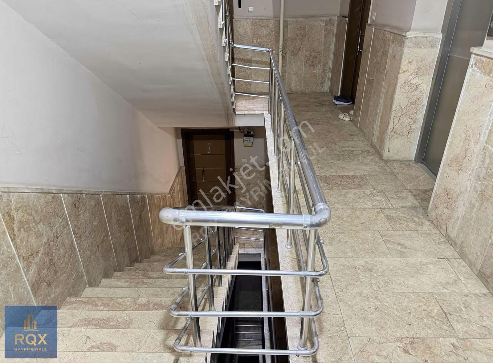 İstasyon Mahallesinde Ara Kat Bağımsız Ön Cephe Asansörlü 2+1 - Görsel 5