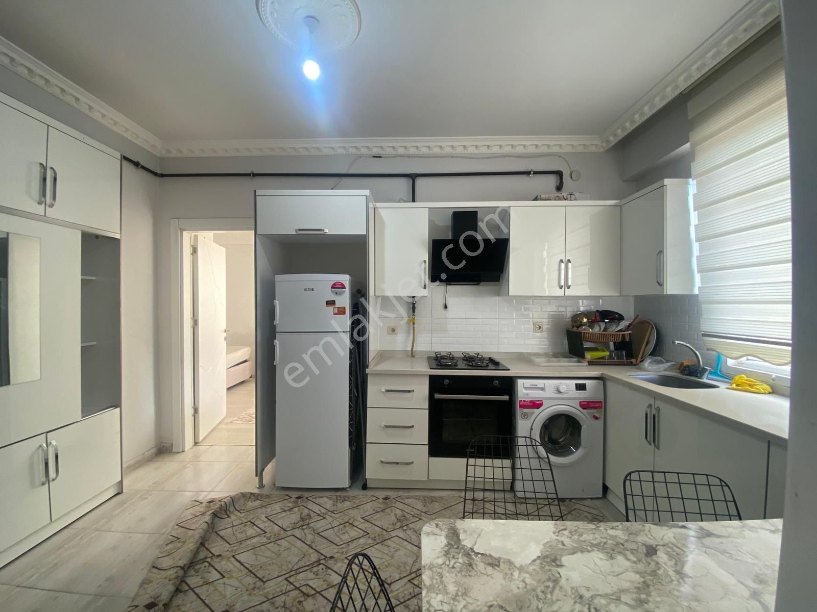 İlkevim'den Bahçelievler'de Kiracılı-eşyalı Satılık 2+0 Daire