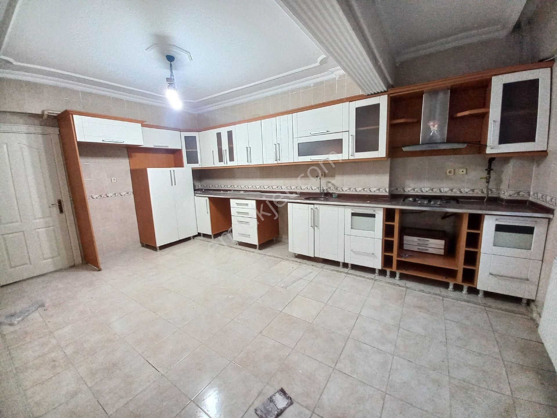 Kültür Emlak Karaköprü'de Kiralık 4 Odalı Son Kat