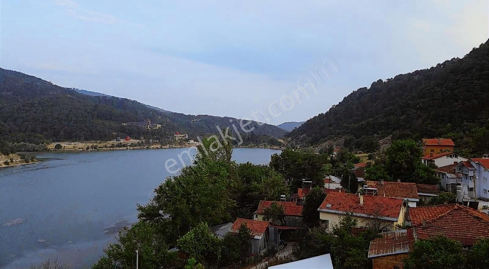 Göynük Çubuk Köyünde Göl Manzaralı 500 M2 Arsa İki Katlı Ev