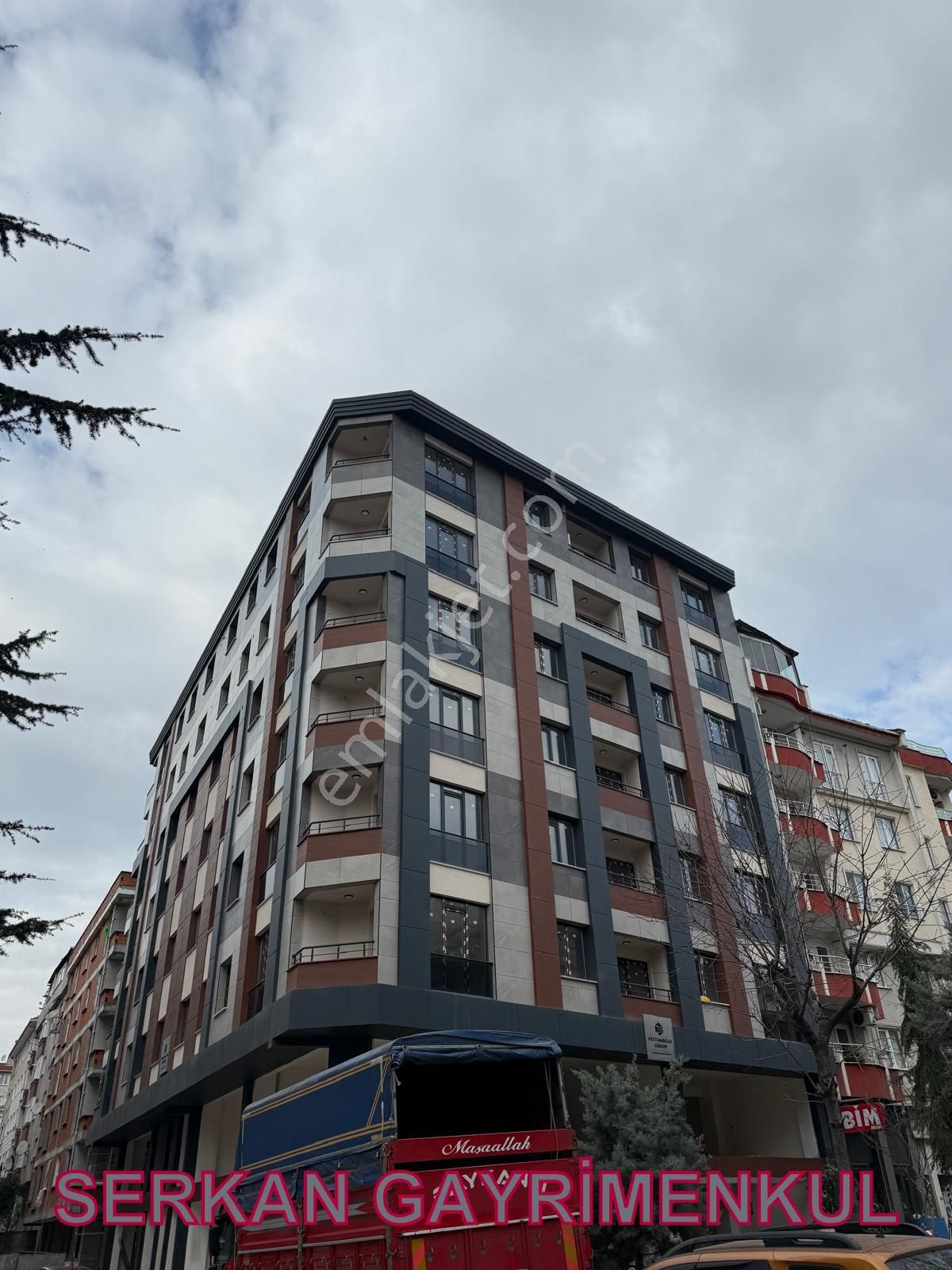 Serkan Gayrimenkulden Bahçelievler Yenibosna Cadde Üzeri 3+1 Sıfır Daire