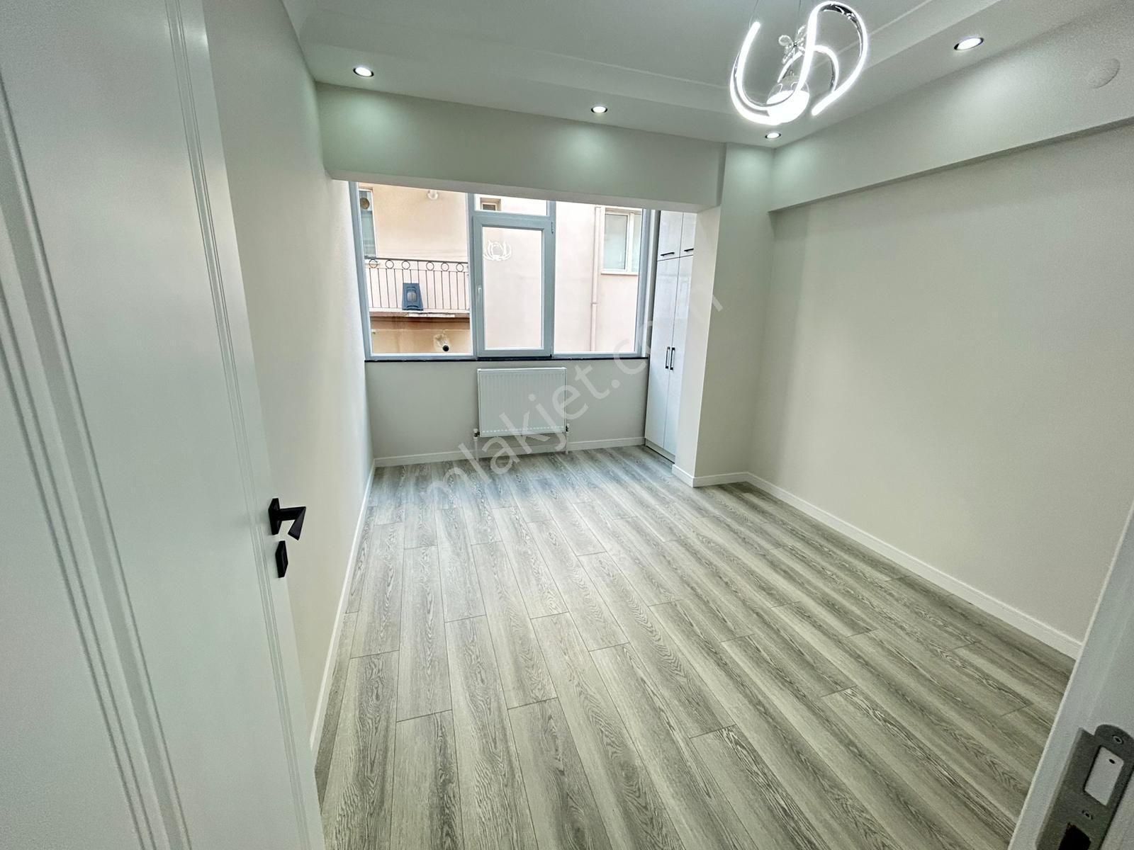 Taner'den Sokullu'da 3+1 Orta Kat Park Manzaralı Çift Banyolu - Görsel 9