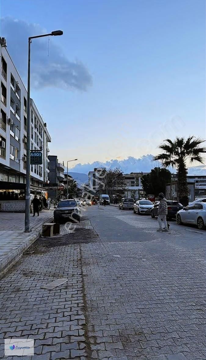 Özyurtlar'dan Muradiye'de Cadde Üzerinde Otoparklı, Eşyalı Daire - Görsel 8