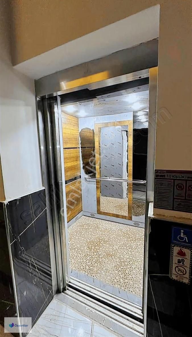 Özyurtlar'dan Muradiye'de Cadde Üzerinde Otoparklı, Eşyalı Daire - Görsel 4