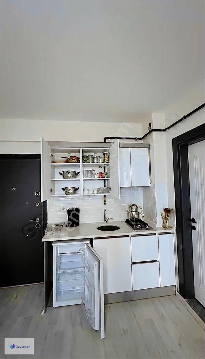 Özyurtlar'dan Muradiye'de Cadde Üzerinde Otoparklı, Eşyalı Daire - Görsel 9