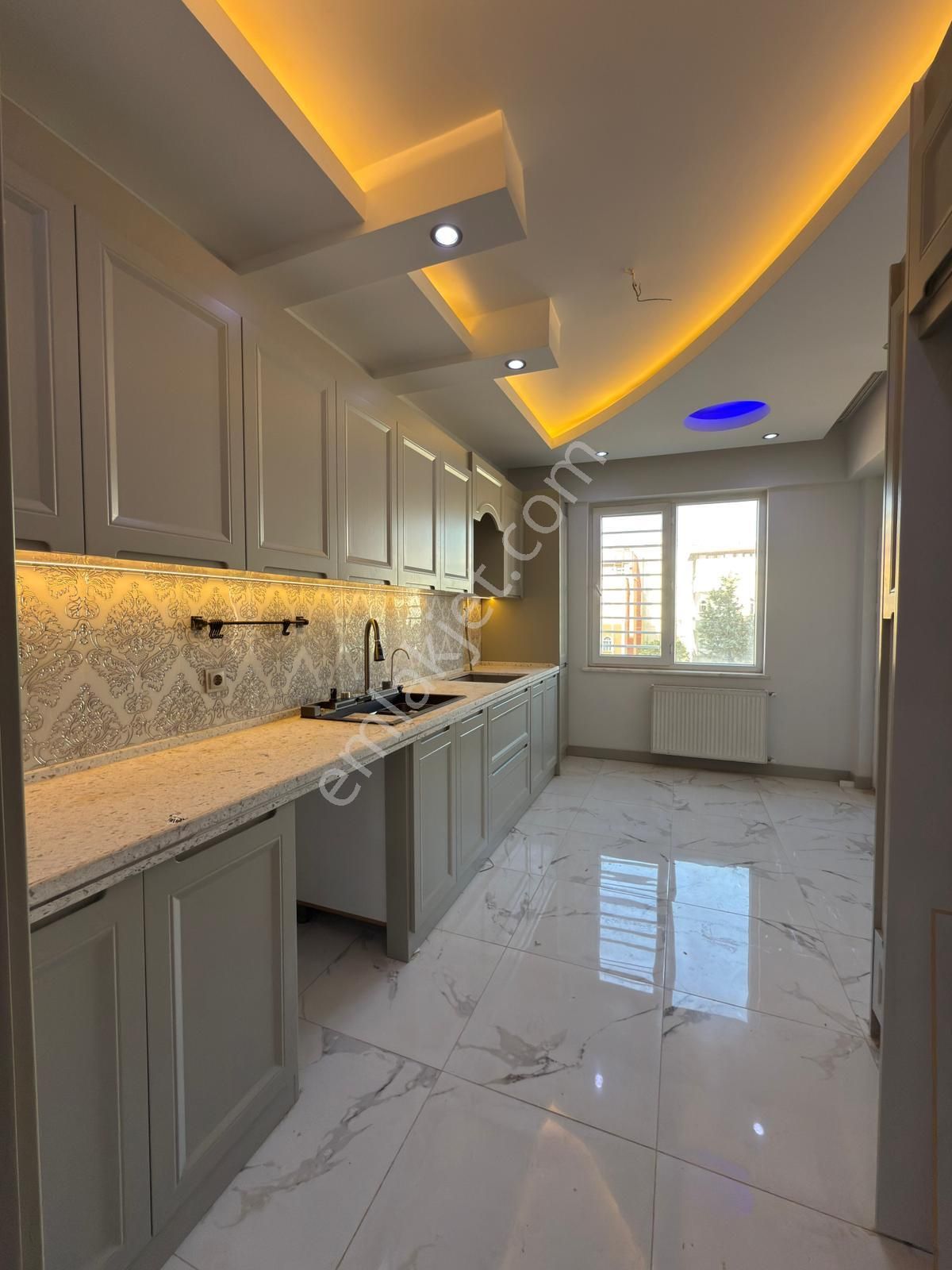 Gazikent'te Ful Yapılı Ultra Lüx 3 Cepheli 3+1 Daire Ara Kat - Görsel 3