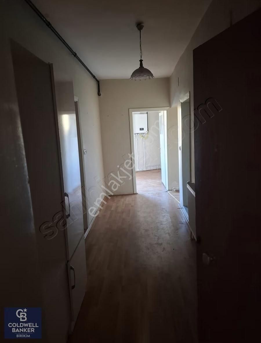 Ana Cadde Üzeri Merkezi Lokasyon Ara Kat Ferah Satılık 2+1 - Görsel 2
