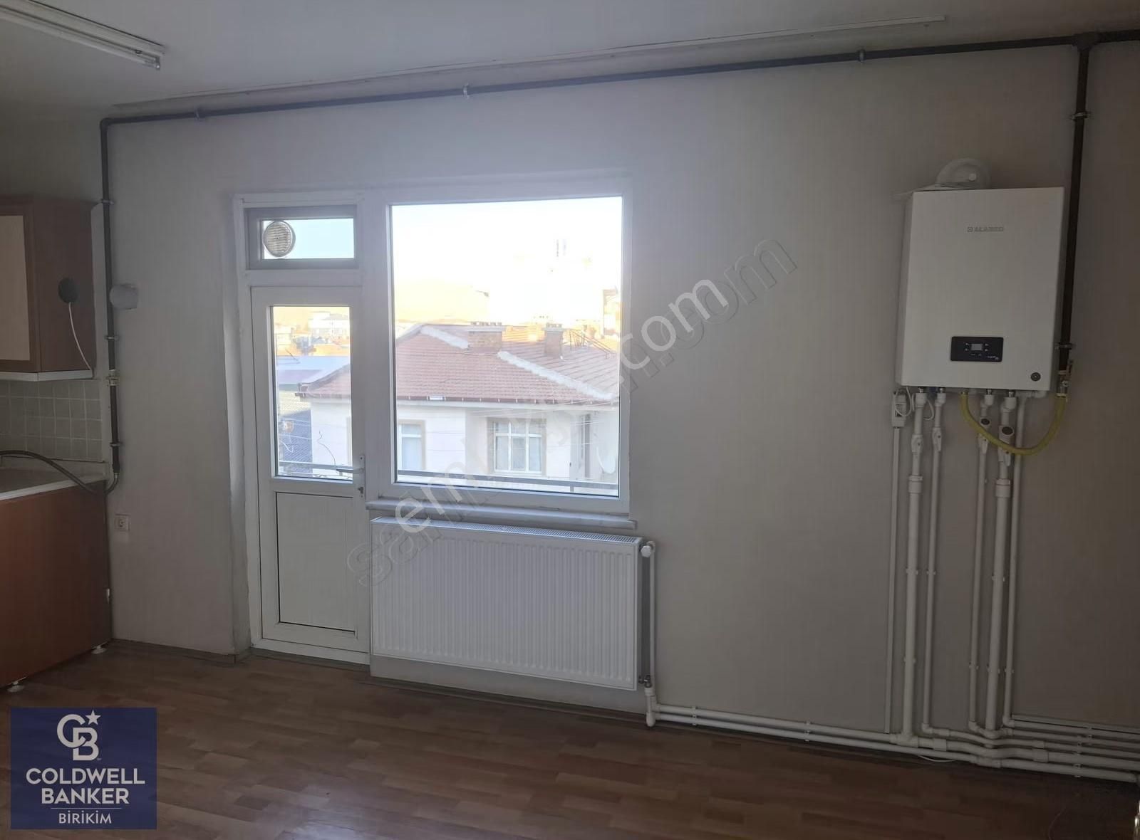 Ana Cadde Üzeri Merkezi Lokasyon Ara Kat Ferah Satılık 2+1 - Görsel 3