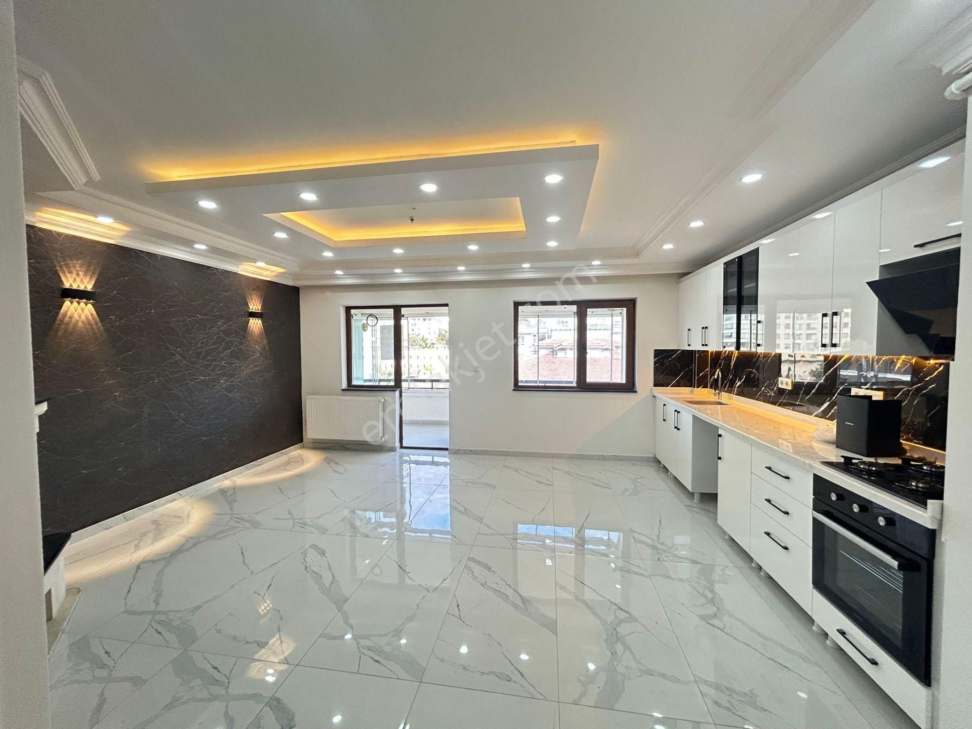 Taner'den Öveçler'de 5+1 Asansörlü Teraslı 240m2 Süper Lüks Dubleks