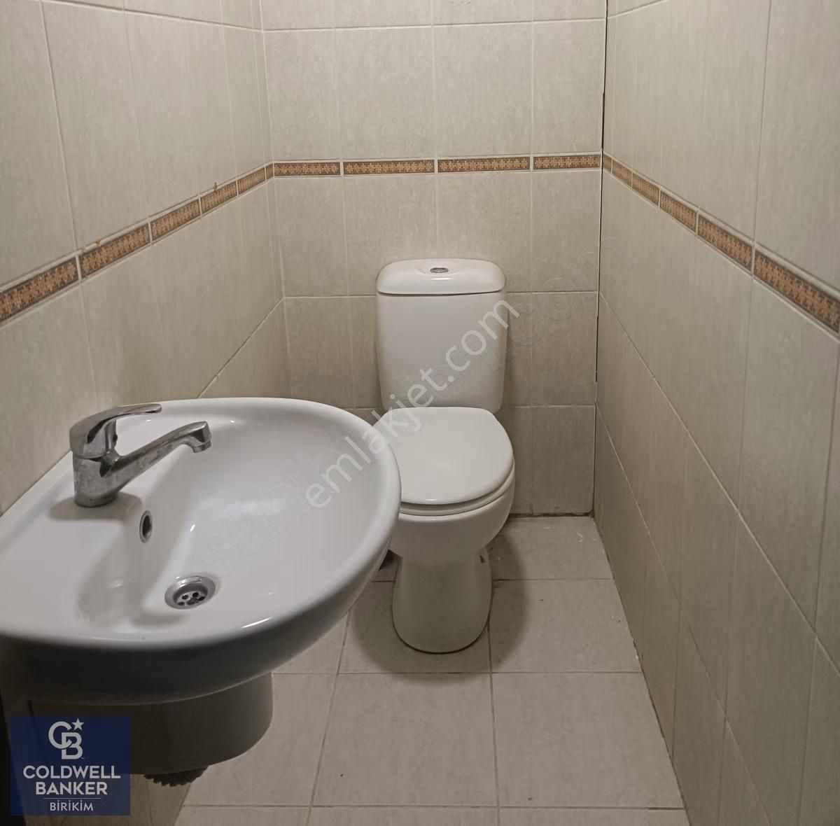 Karaköy'de Farklı Ticari Kullanıma Uygun Ofisli Kiralık Dükkan - Görsel 14