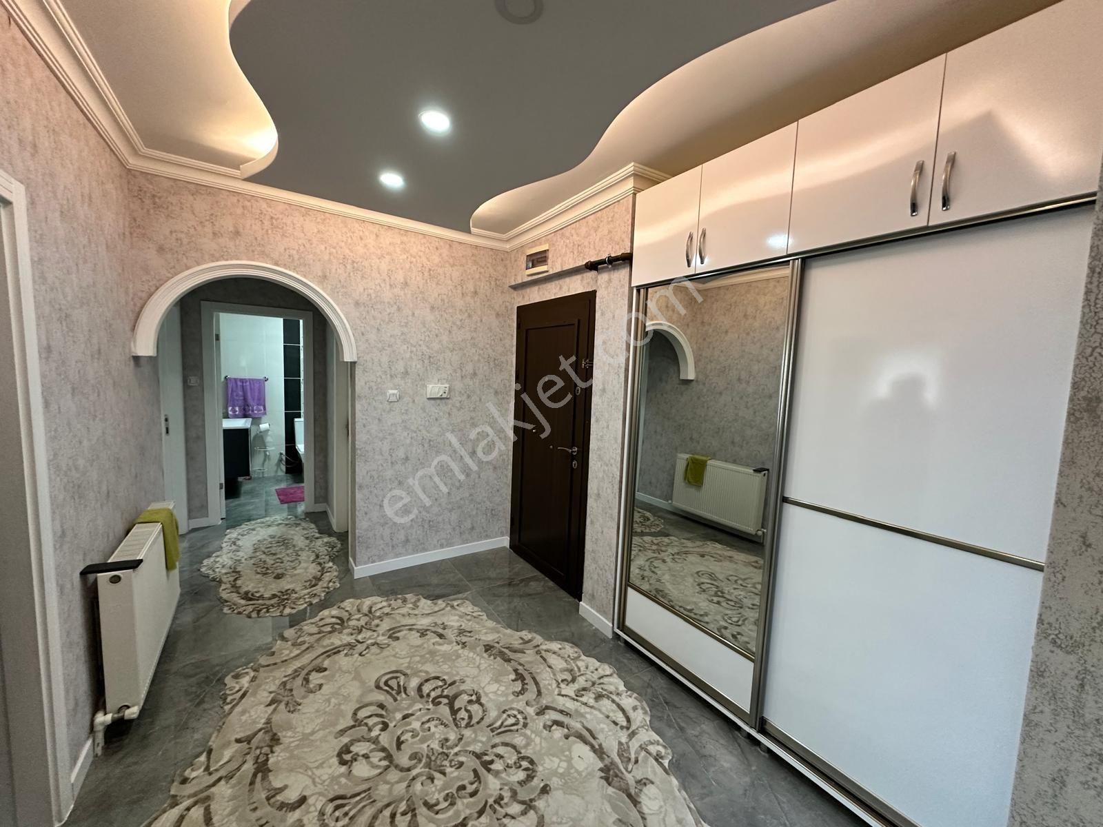 H.gazi Beşikkaya Okul Pazar Arkası Asansörlü 3.kat 3+1 130m2 Full+full Yapılı