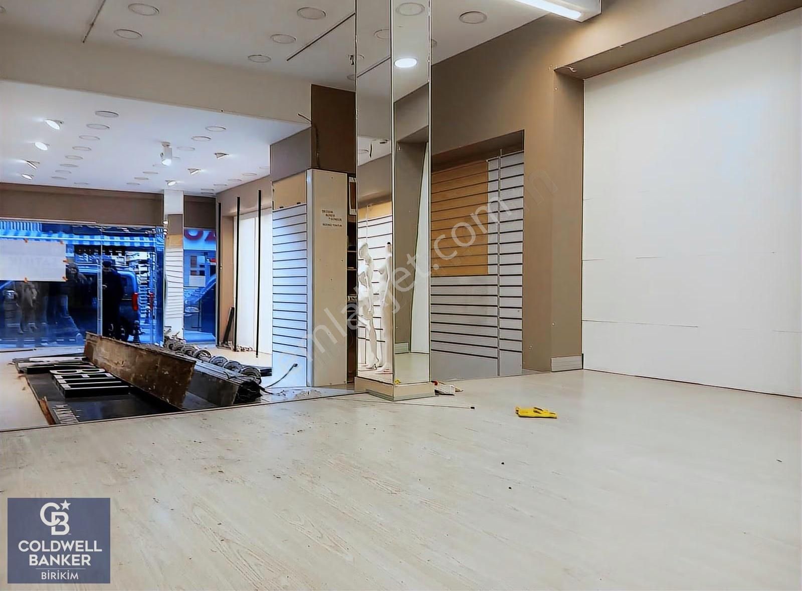 Maltepe Merkez'de Satılık 250 M2 Depolu Dükkan - Görsel 4