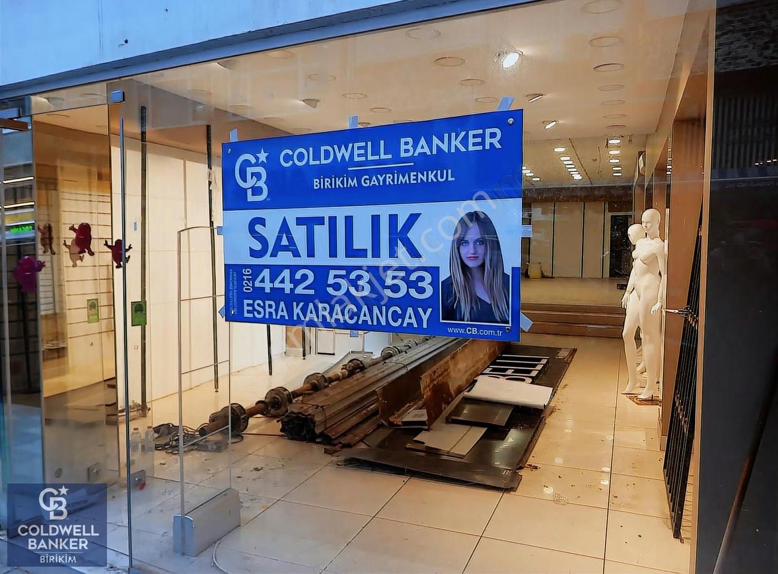 Maltepe Merkez'de Satılık 250 M2 Depolu Dükkan