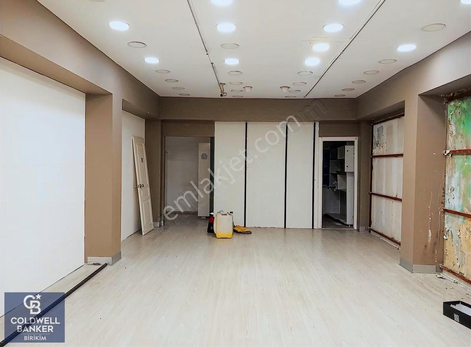 Maltepe Merkez'de Satılık 250 M2 Depolu Dükkan - Görsel 9