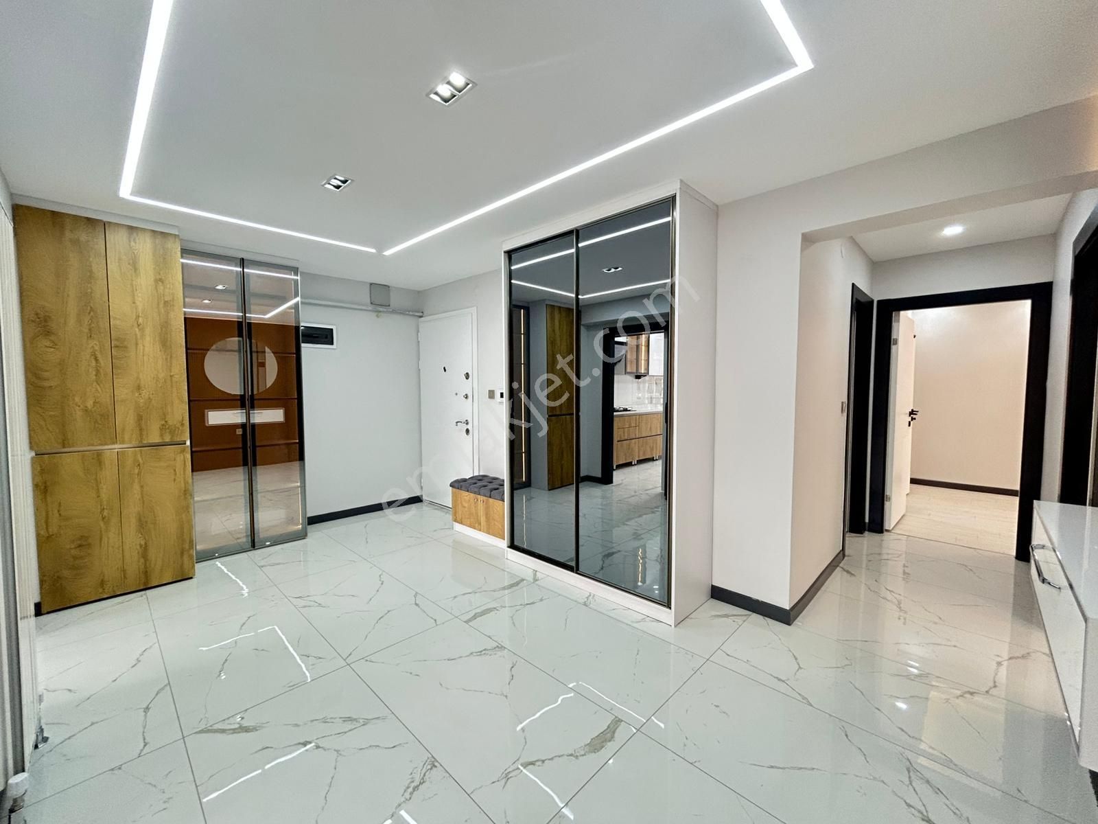 Taner'den Dikmen Cad. Yakını 3+1 Asansörlü Garajlı Süper Lüks Orta Kat Manzaralı - Görsel 32