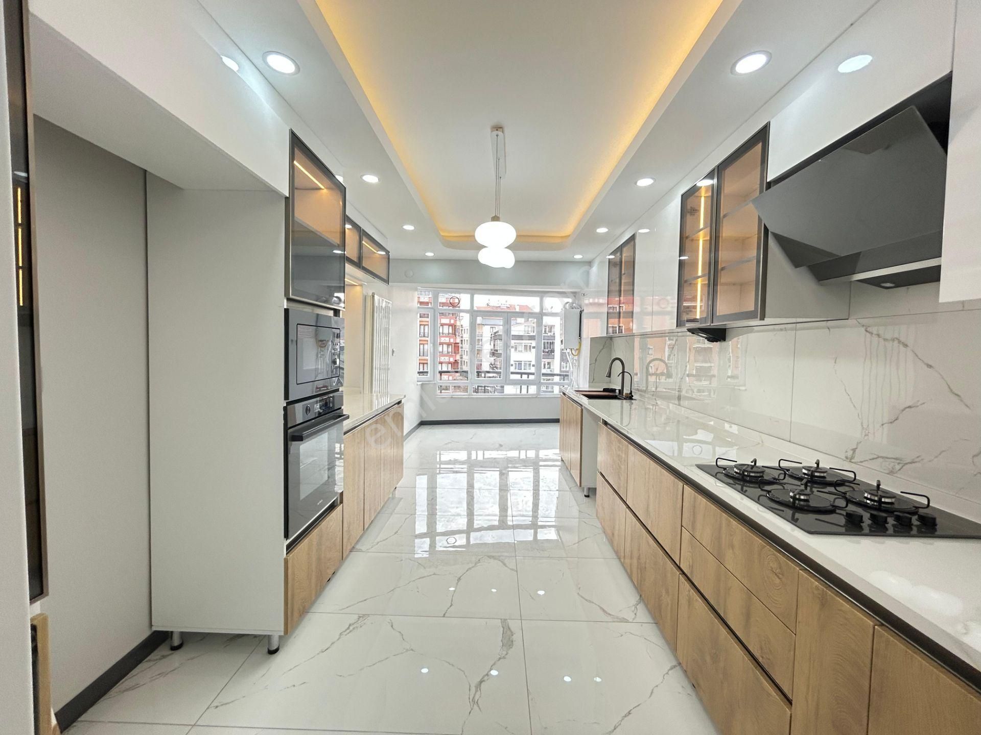 Taner'den Dikmen Cad. Yakını 3+1 Asansörlü Garajlı Süper Lüks Orta Kat Manzaralı - Görsel 26