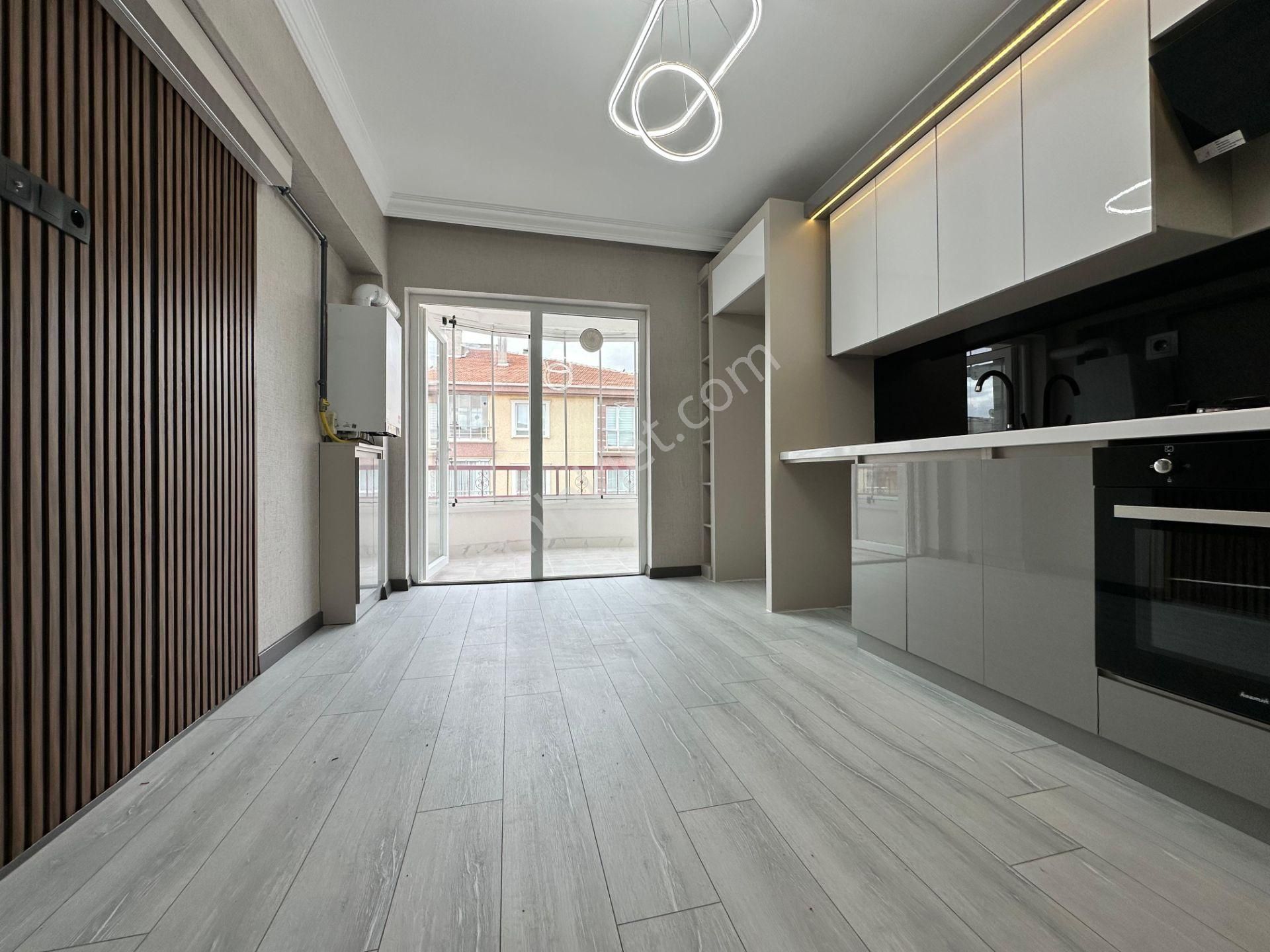 Pursaklar Mehmet Zengin Emlak'tan Hastane Yakını 3.kat 3+1 Ful Yapılı Masrafsız Daire - Görsel 2