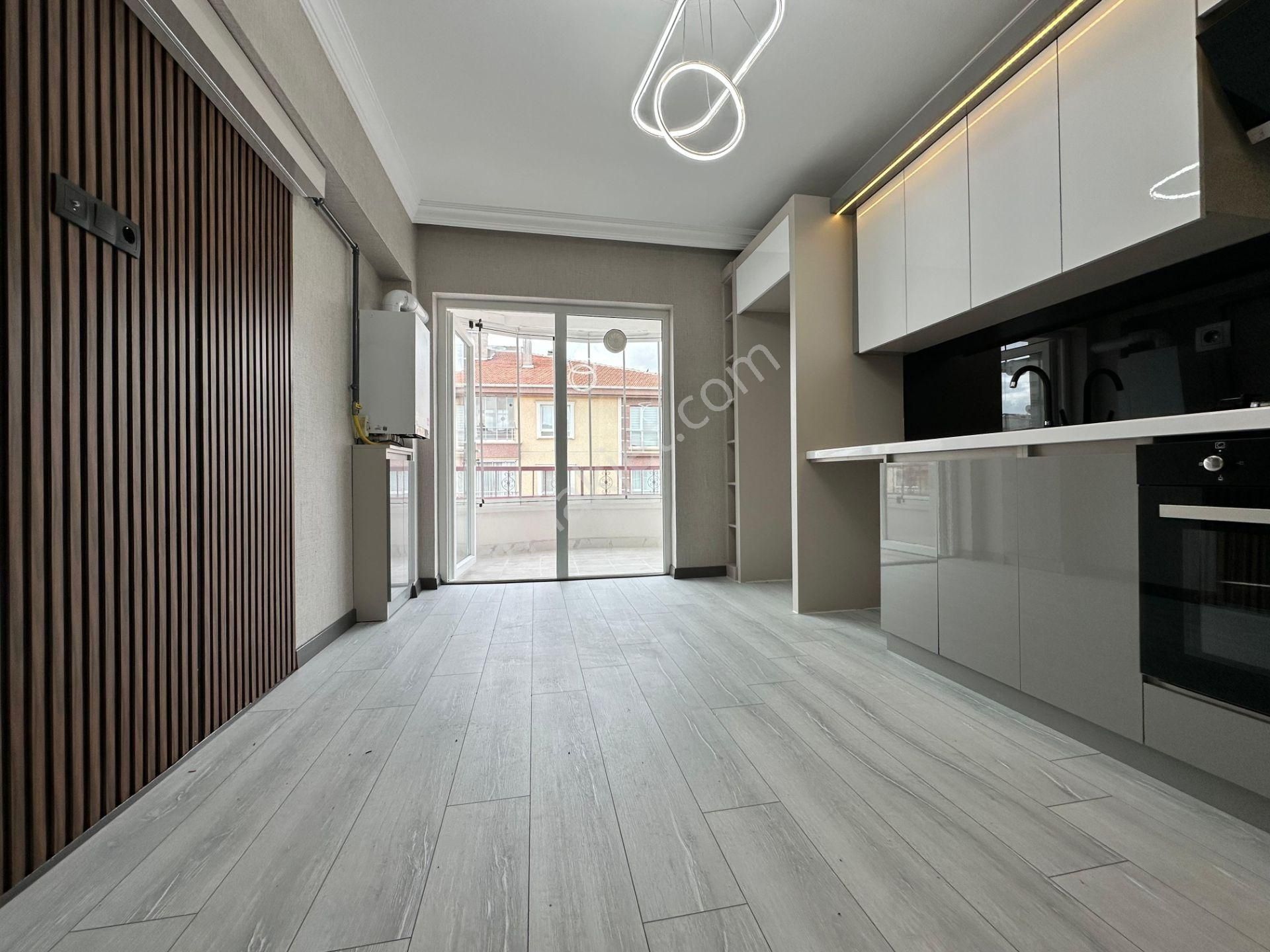 Pursaklar Mehmet Zengin Emlak'tan Hastane Yakını 3.kat 3+1 Ful Yapılı Masrafsız Daire - Görsel 3