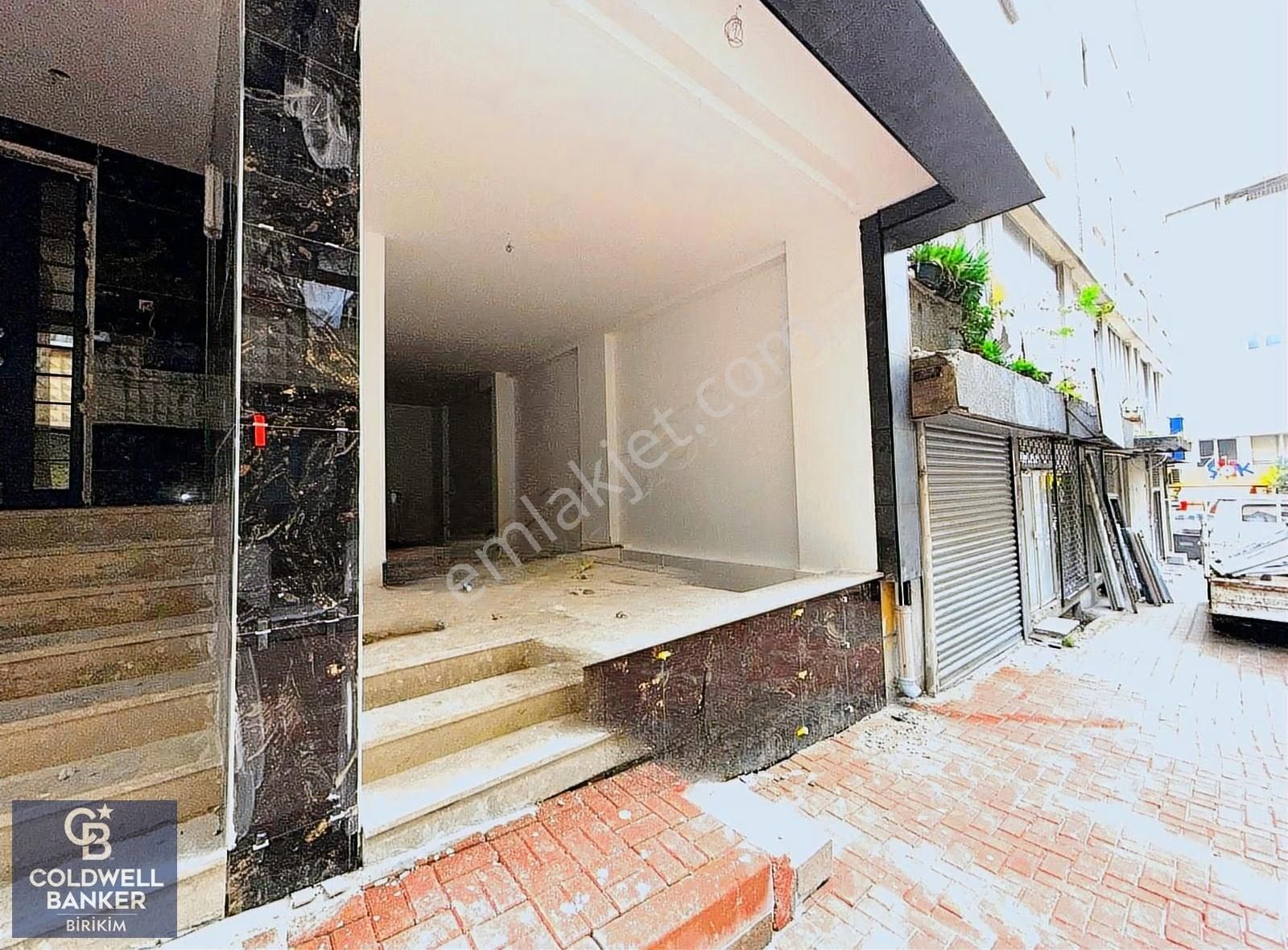 Veliefendi'de Kiralık Geniş Cepheli Ve Depolu 110 M2 Dükkan!