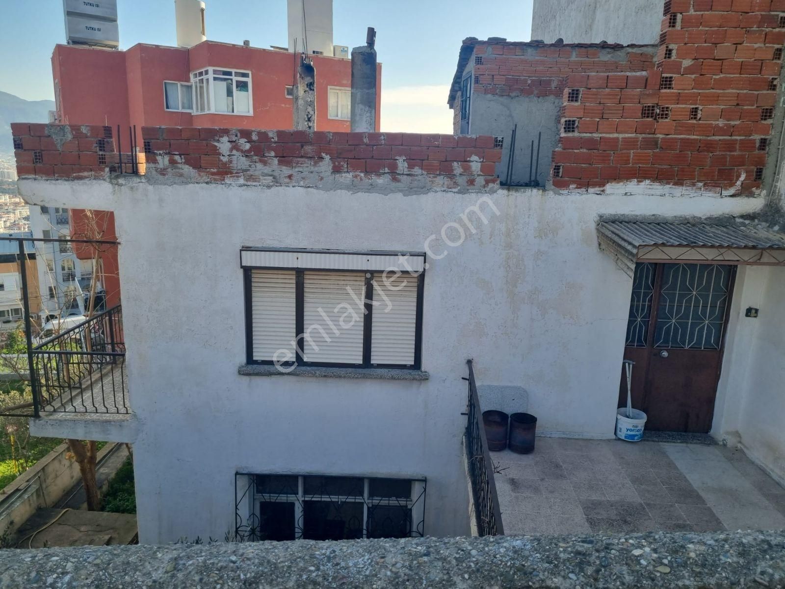 Atatürk Mahallesi'nde İki Katlı Müstakil Ev